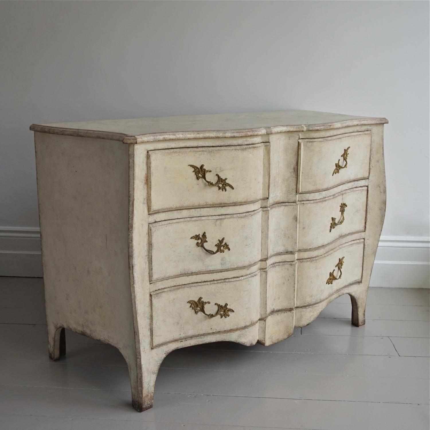 Hand-Carved 19th Century Swedish Rococo Serpentine Chest For Sale