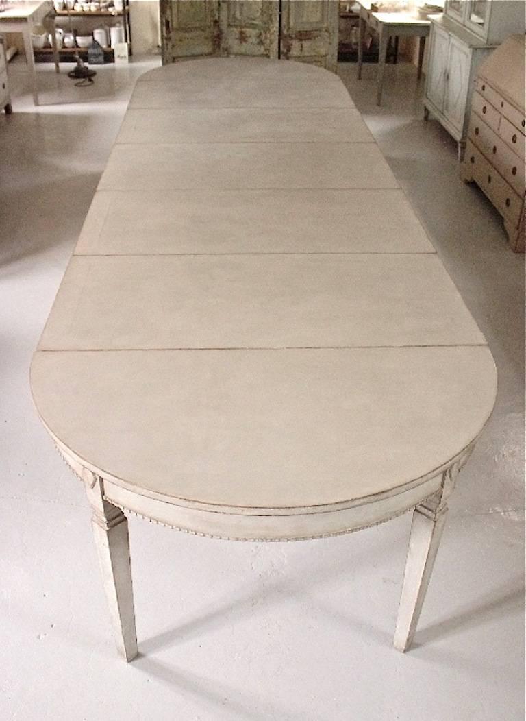 Swedish Gustavian Style Extension Dining Table In Excellent Condition In Royal Tunbridge Wells, Kent