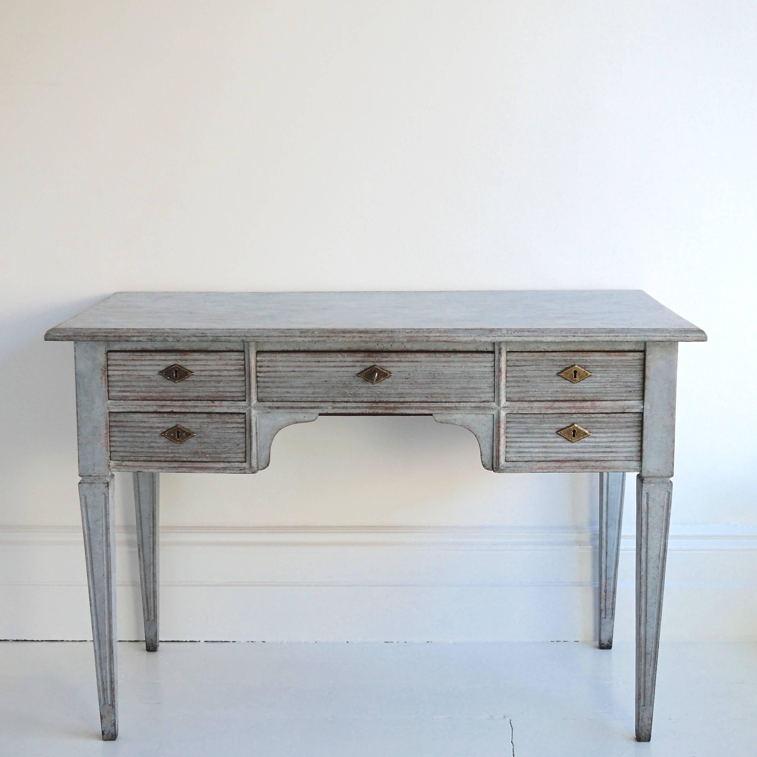 19th Century Swedish Gustavian Style Writing Desk In Excellent Condition In Royal Tunbridge Wells, Kent