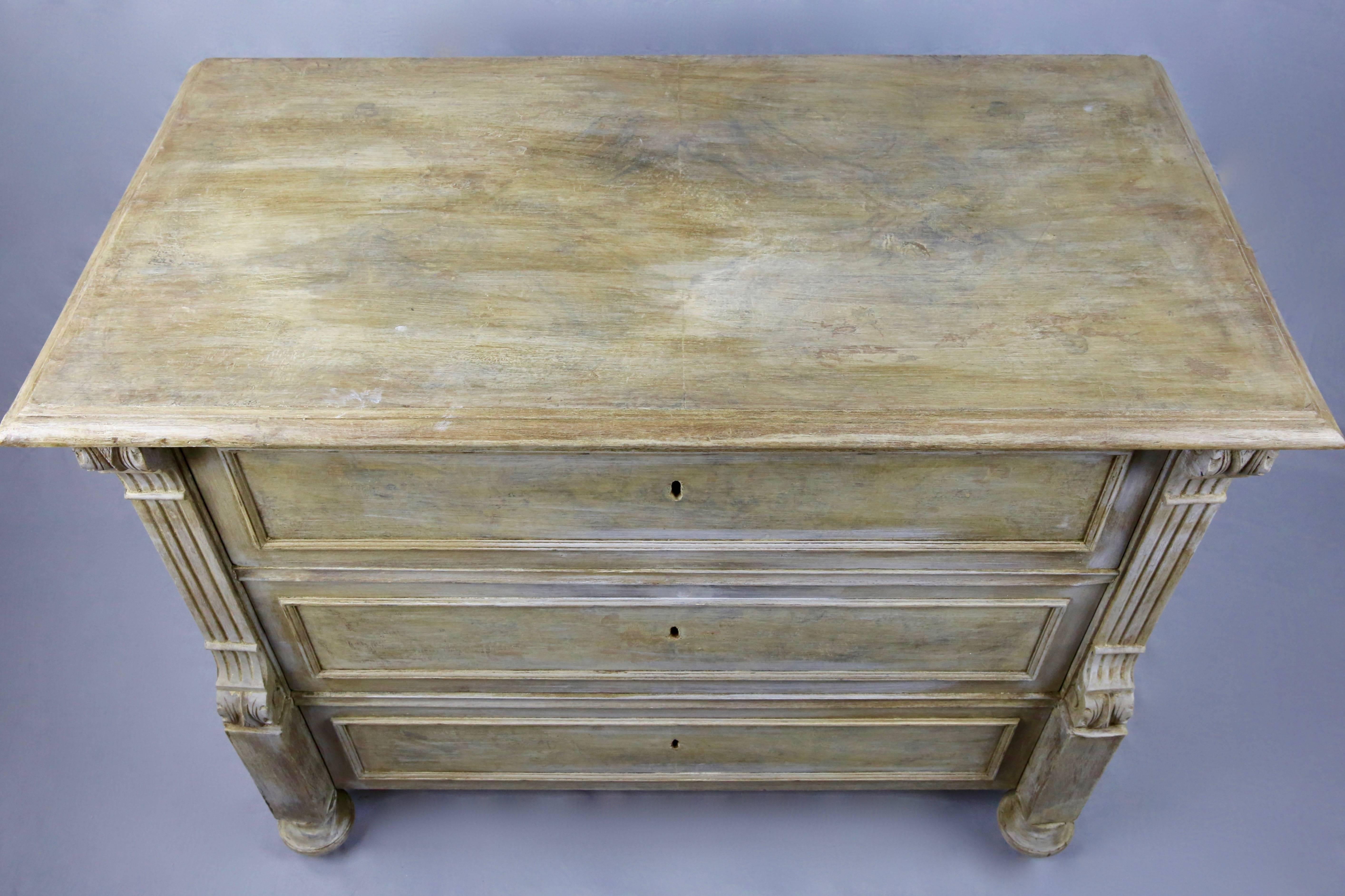 19th Century Viennese Baroque Revival Bleached Walnut Small Chest of Drawers In Excellent Condition For Sale In Henley-on-Thames, Oxfordshire