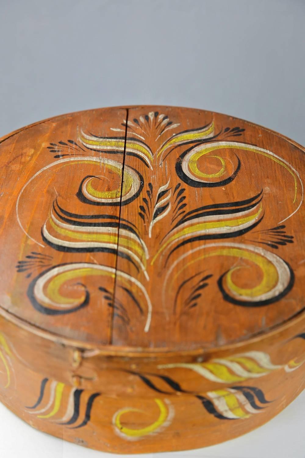 Primitive 19th Century Round Painted Scandinavian Bentwood Rosemaling Pantry Box / Tine For Sale
