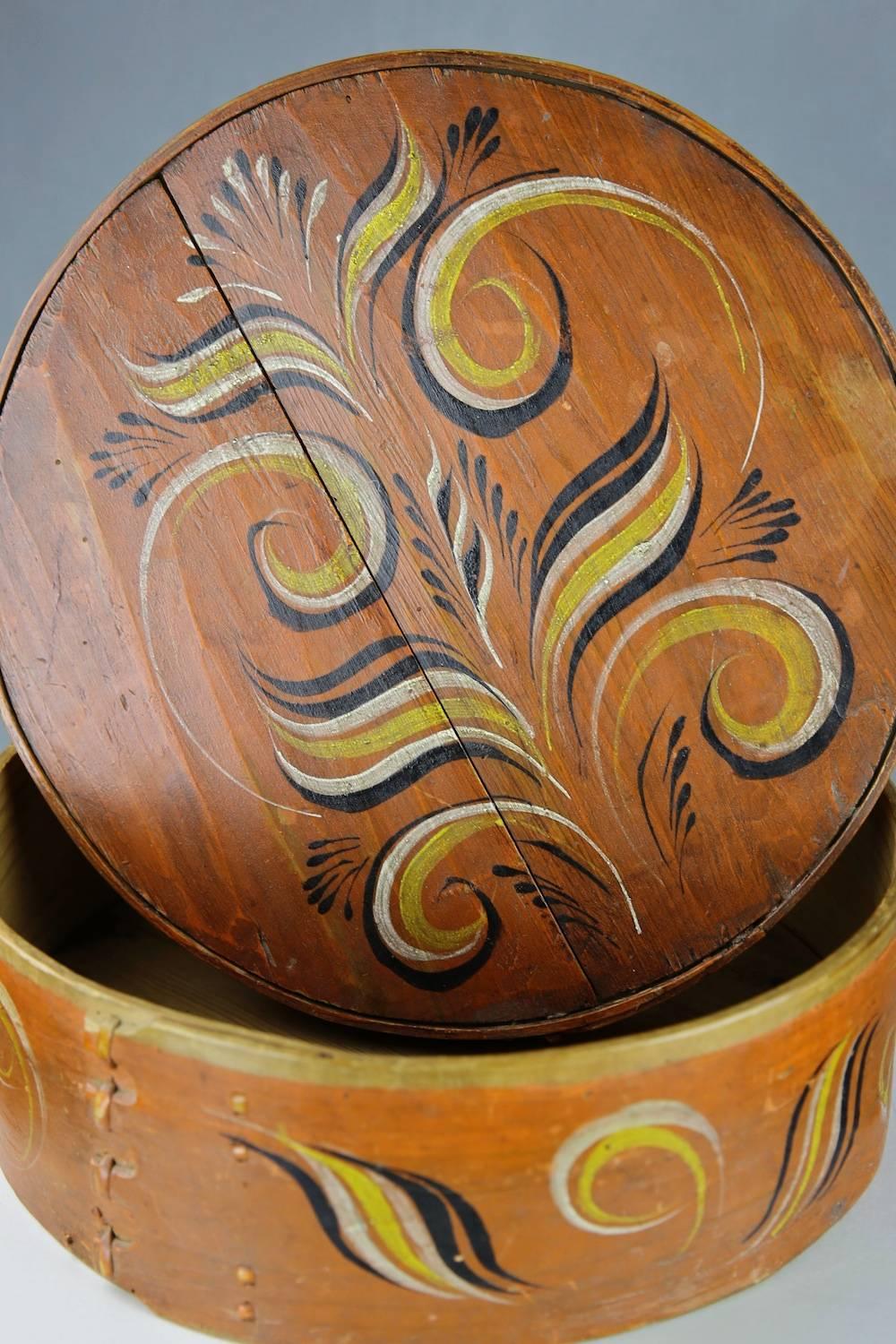 19th Century Round Painted Scandinavian Bentwood Rosemaling Pantry Box / Tine In Excellent Condition For Sale In Henley-on-Thames, Oxfordshire
