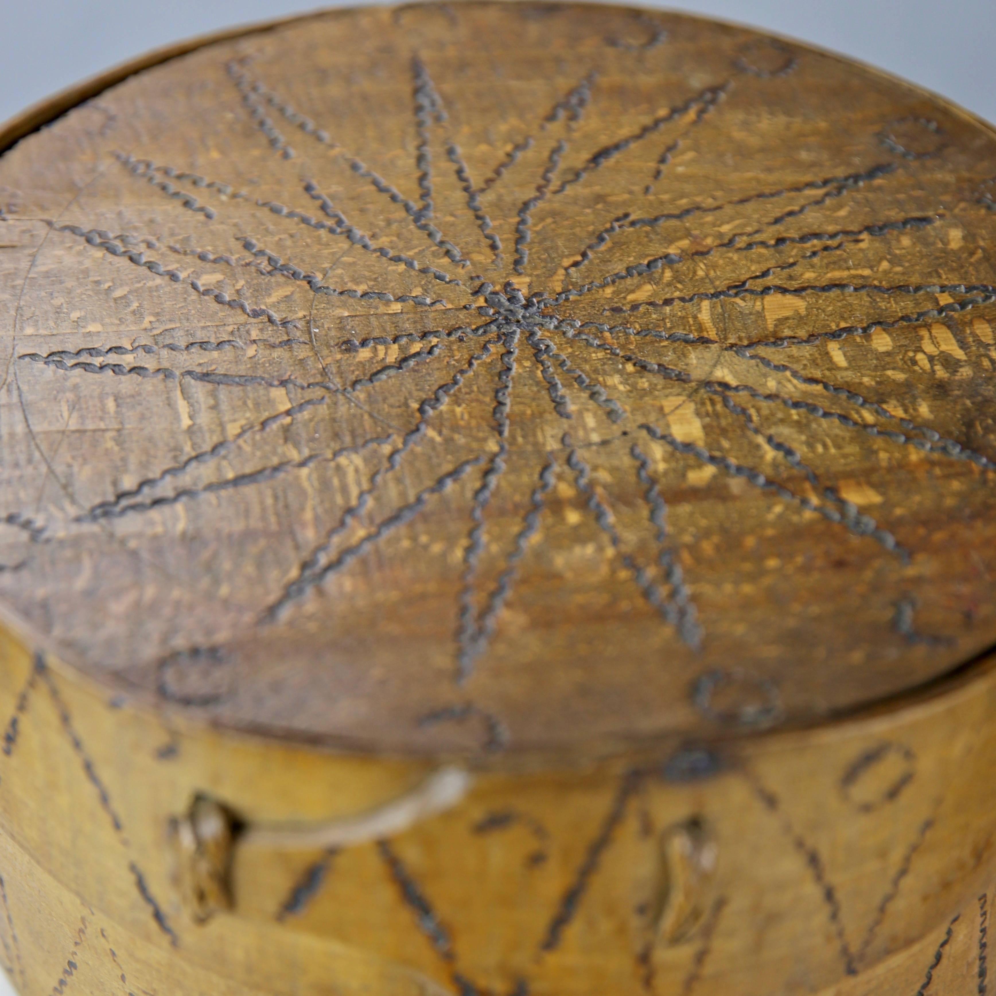 19th Century Bentwood Scandinavian Folk Art Adorned Pantry Box with Poker Work In Good Condition For Sale In Henley-on-Thames, Oxfordshire