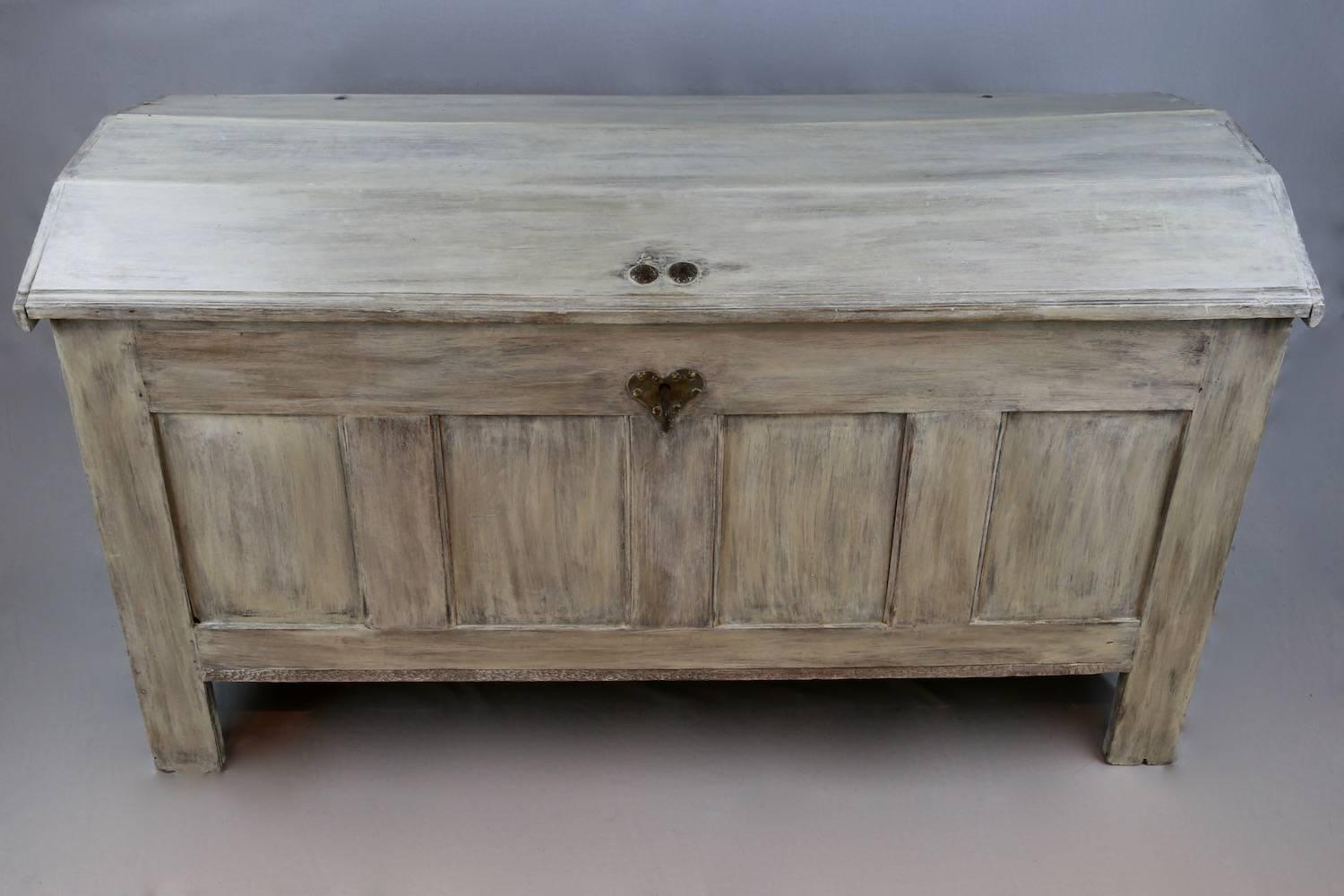 Late 17th-Early 18th Century English Oak Coffer For Sale 1