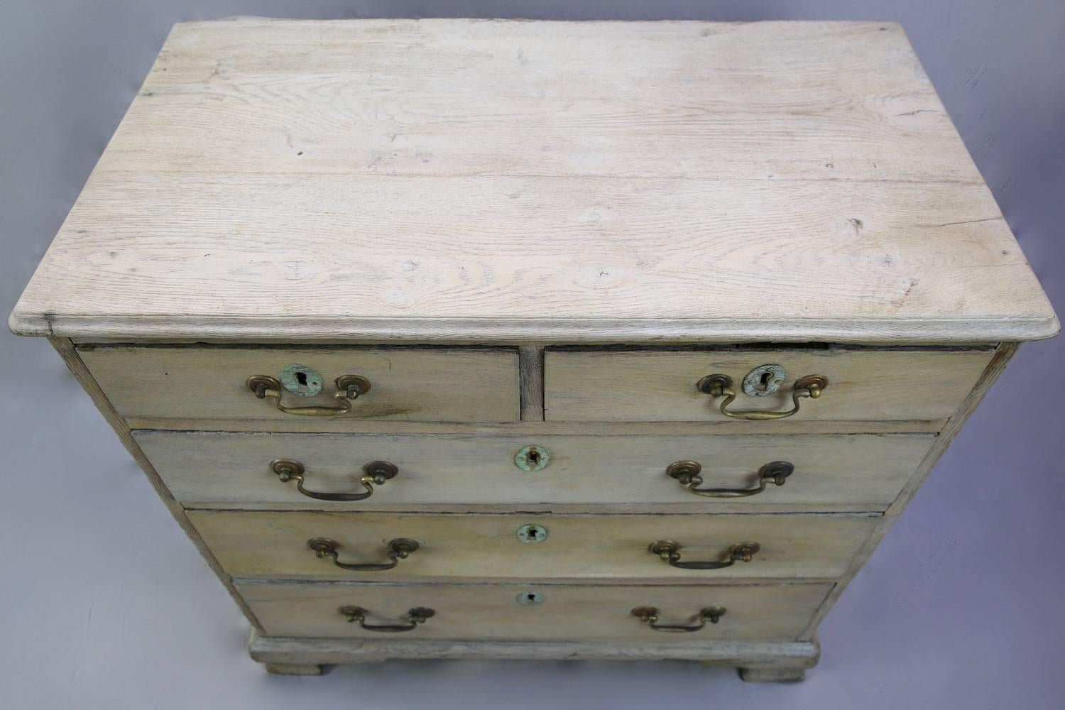 British Small 18th Century Georgian Bleached Oak English Graduated Chest of Drawers For Sale