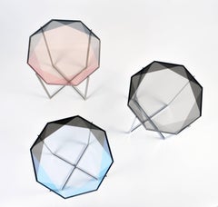 Edelstein-Beistelltisch - Blassglas mit Edelstahlsockel von Debra Folz