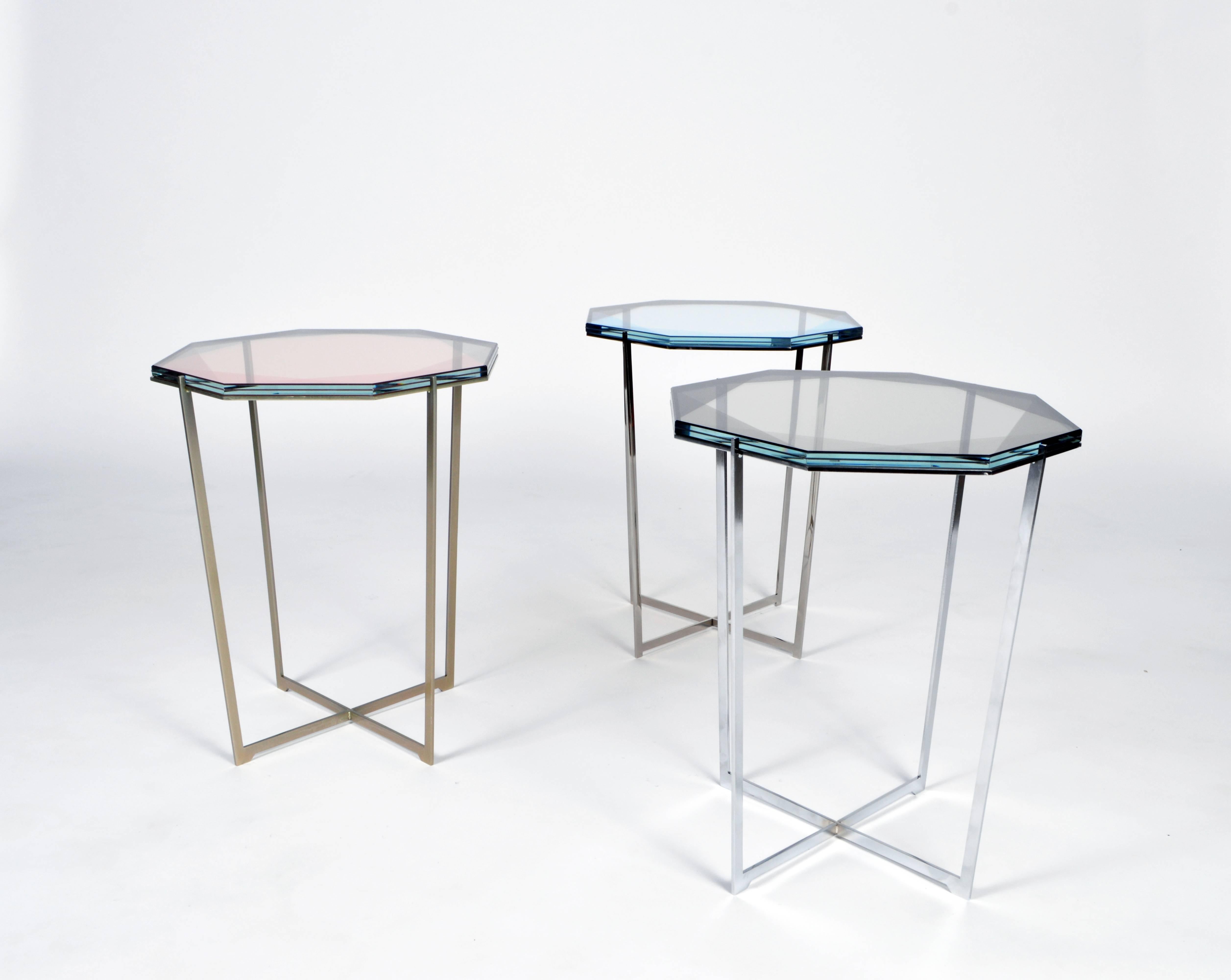 Américain Table d'appoint Gem bleue avec base en acier inoxydable par Debra Folz en vente