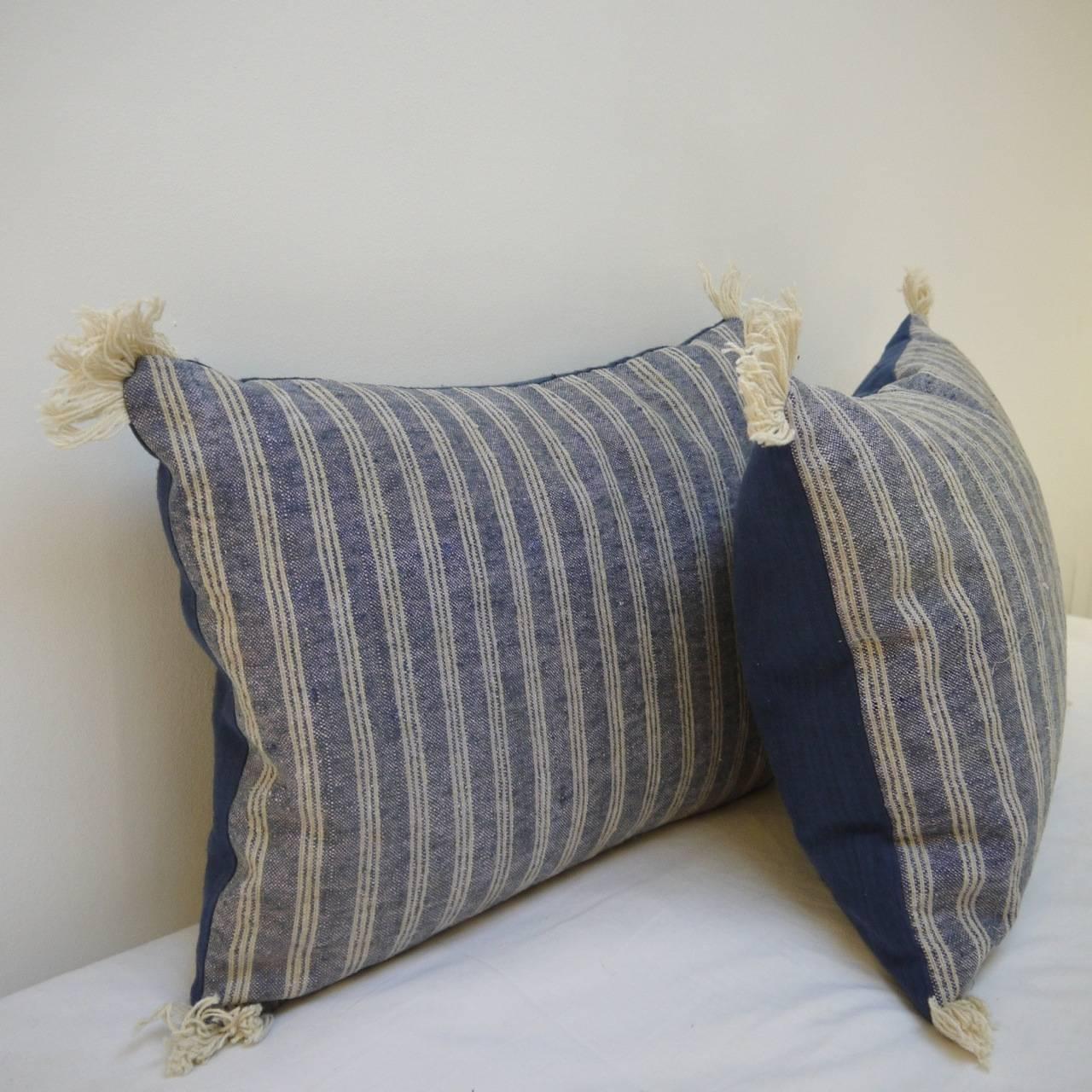 Pair of 19th Century French Antique Woven Striped Pillows In Good Condition In London, GB