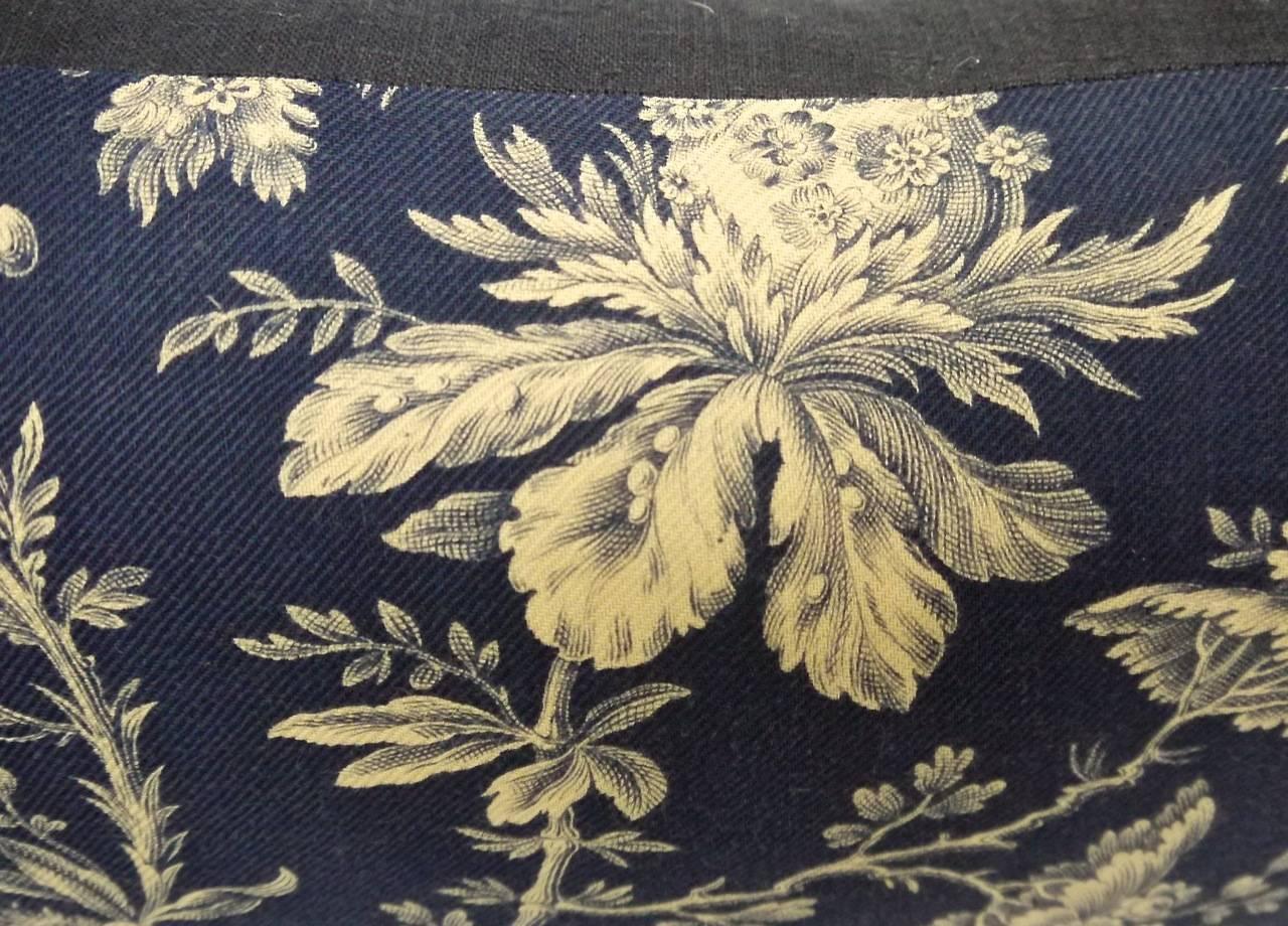19th Century French Antique Printed Floral Cotton Pillow In Good Condition For Sale In London, GB
