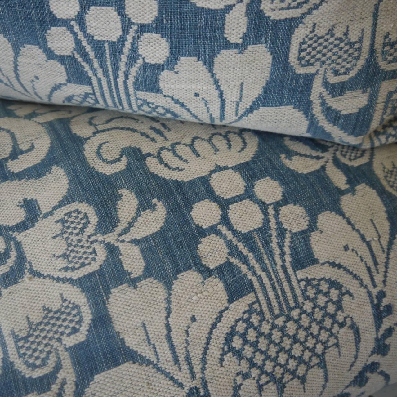 French Provincial Pair of 1760s Antique French Blue and White Linen and Cotton Woven Pillows For Sale