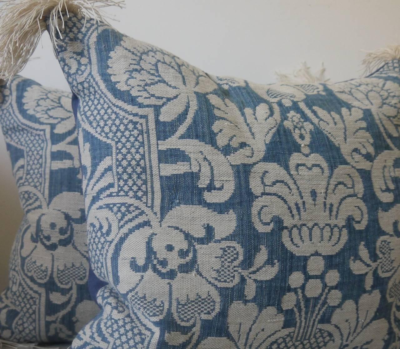 Pair of 1760s Antique French Blue and White Linen and Cotton Woven Pillows For Sale 1