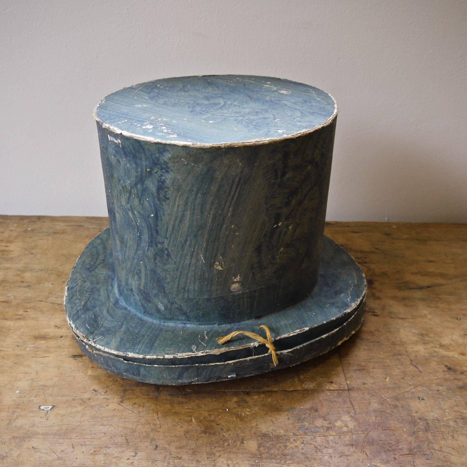 Folk Art 19th Century Swedish Blue Papier Mâché Top Hat Box and Top Hat