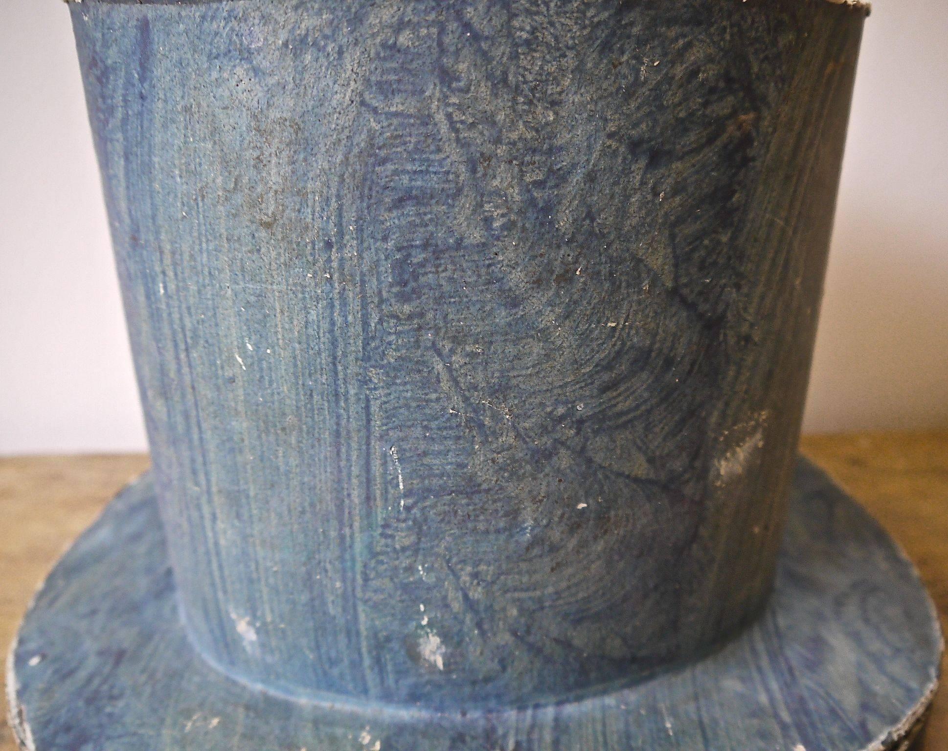 19th Century Swedish Blue Papier Mâché Top Hat Box and Top Hat In Distressed Condition In London, GB