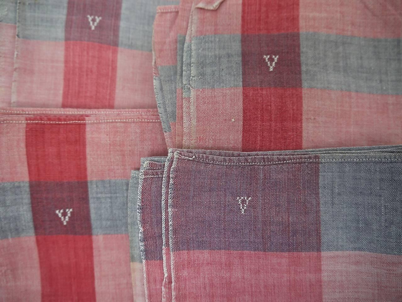 Set of Four French 1900s Faded Indigo and Red Cotton Mouchoirs Handkerchiefs In Good Condition In London, GB