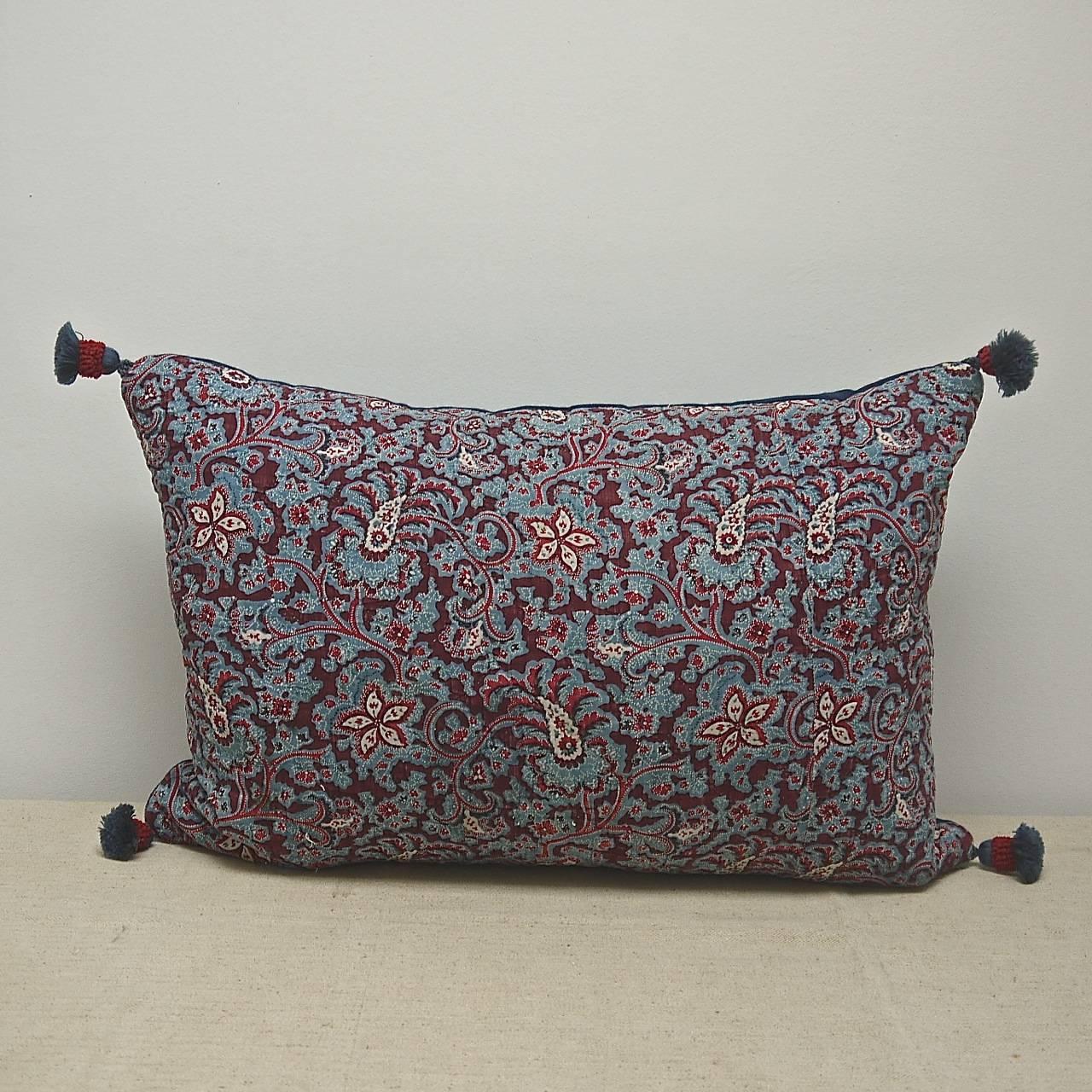 Early 19th century, French block printed cotton cushion in shades of blue and mauve.
With 19th century, French wool tassels on each corner. Slip-stitched close with a duck feather insert.