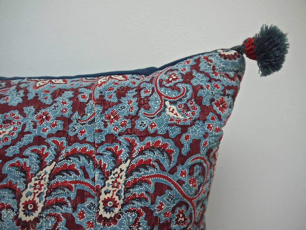 Early 19th Century Antique French Block Printed Pillow with Tassels In Good Condition In London, GB