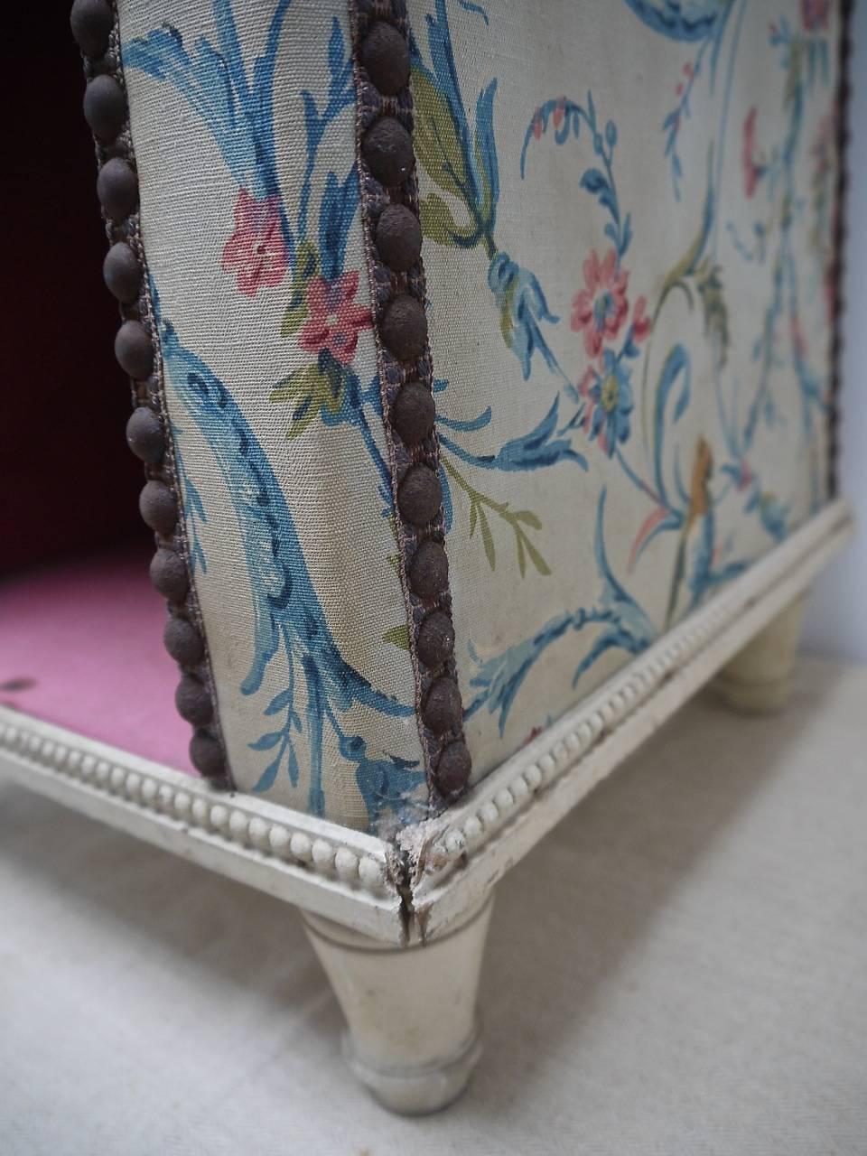 Cotton Late 19th Century French Antique Upholstered Dogs Bed