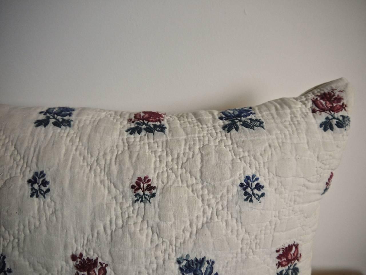 Late 18th Century French Antique Wool Woven on Linen Flower Motif Pillow In Good Condition In London, GB