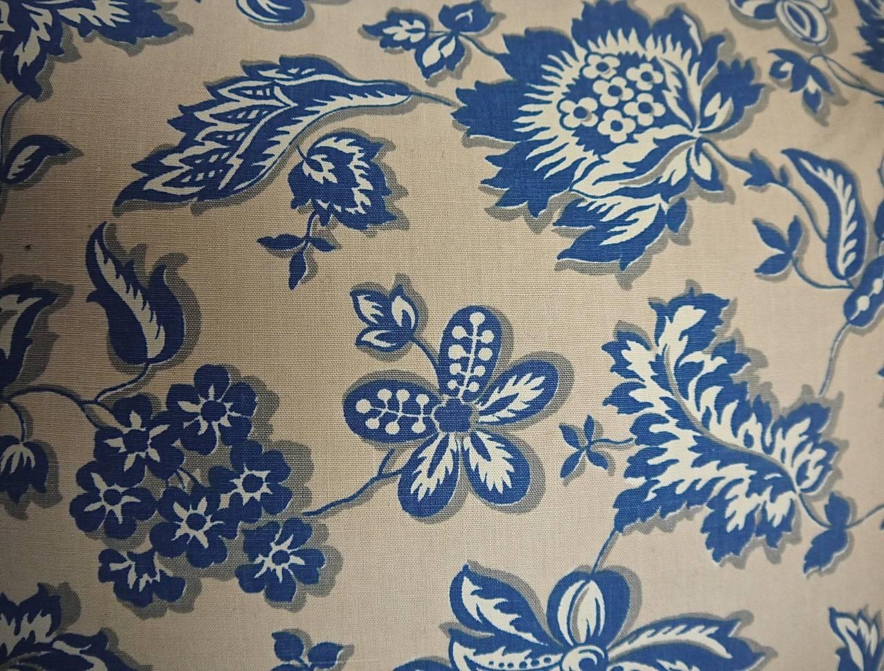 French Printed Cotton Blue and White Floral Pillow, circa 1930s For Sale 1