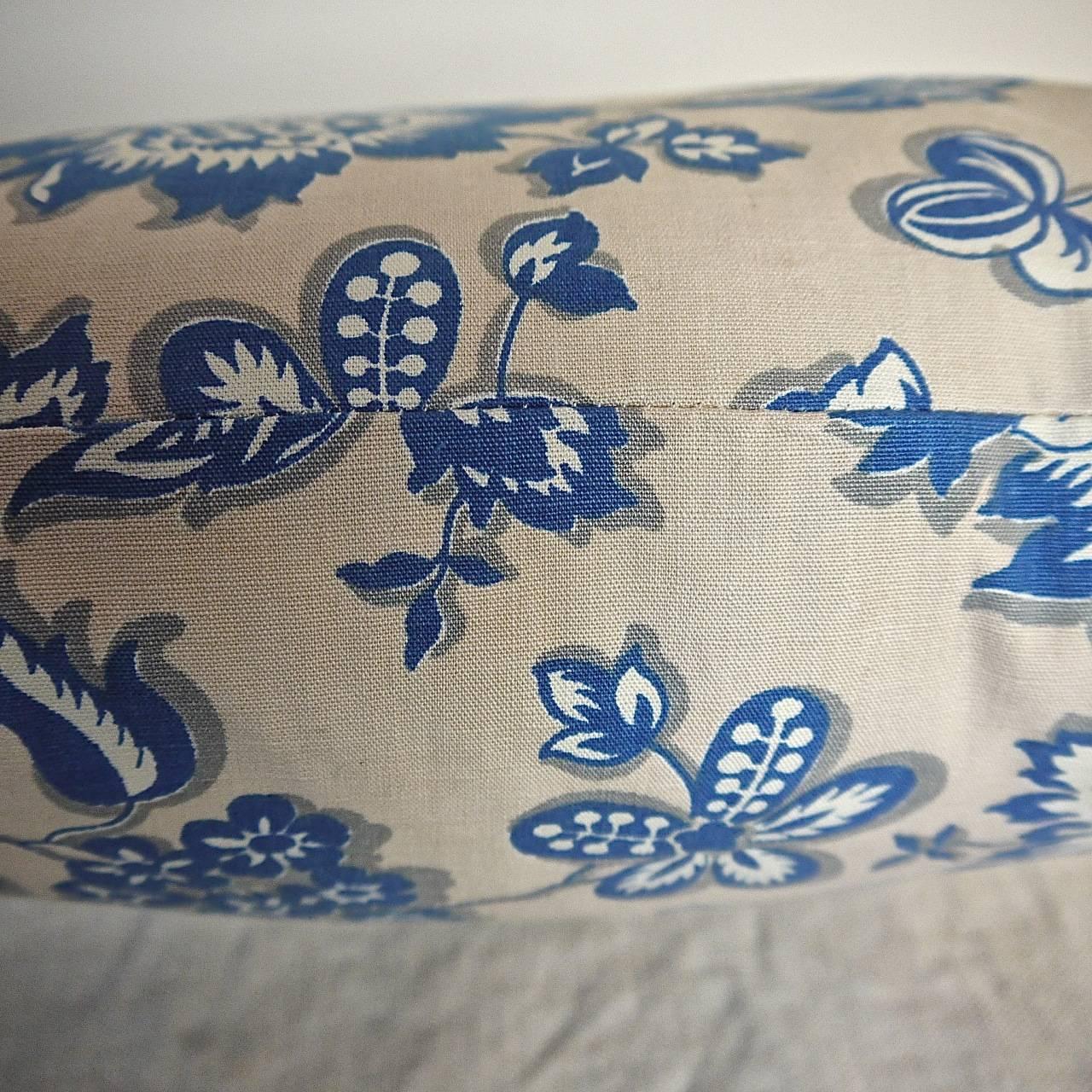 French Printed Cotton Blue and White Floral Pillow, circa 1930s For Sale 2