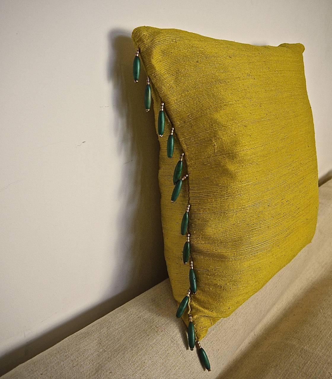 Early 19th Century Antique French Saffron Bourette Silk and Beaded Pillow In Good Condition For Sale In London, GB