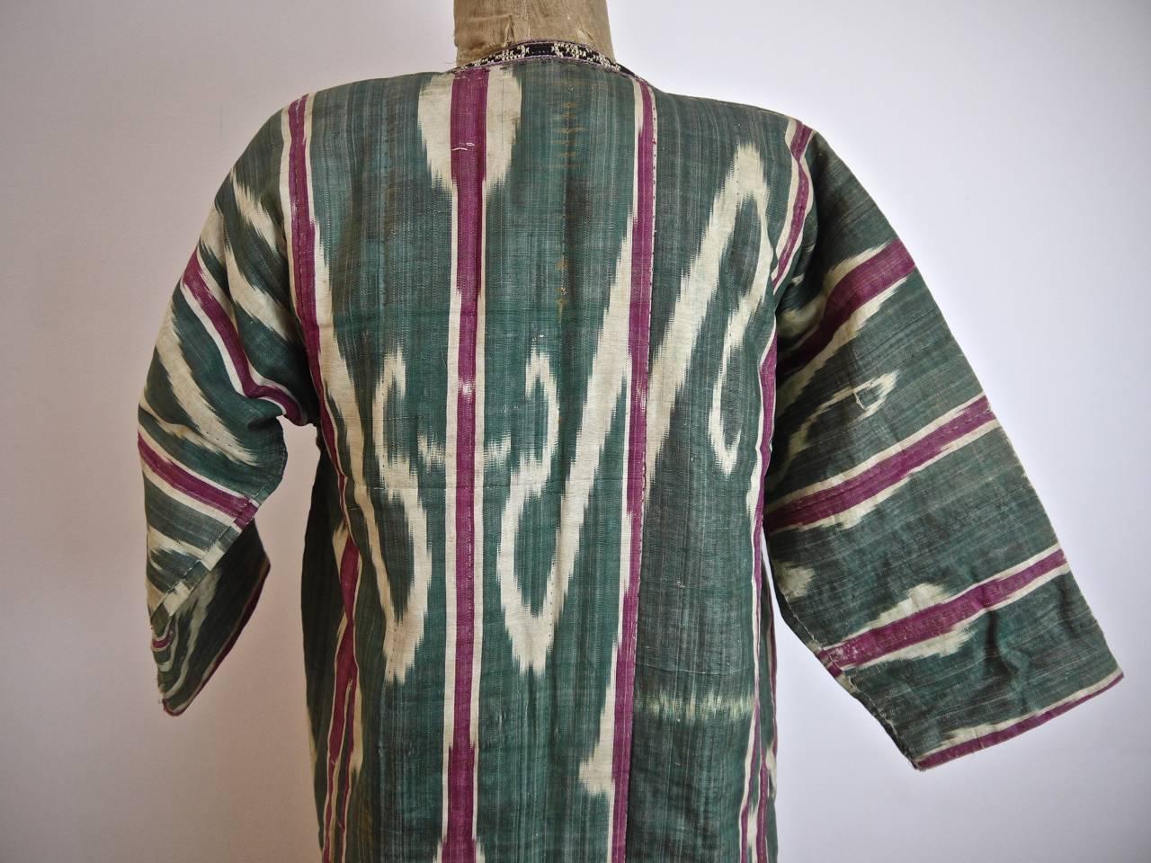  Silk Ikat Uzbekistan Chapan Robe early 20th century In Good Condition In London, GB
