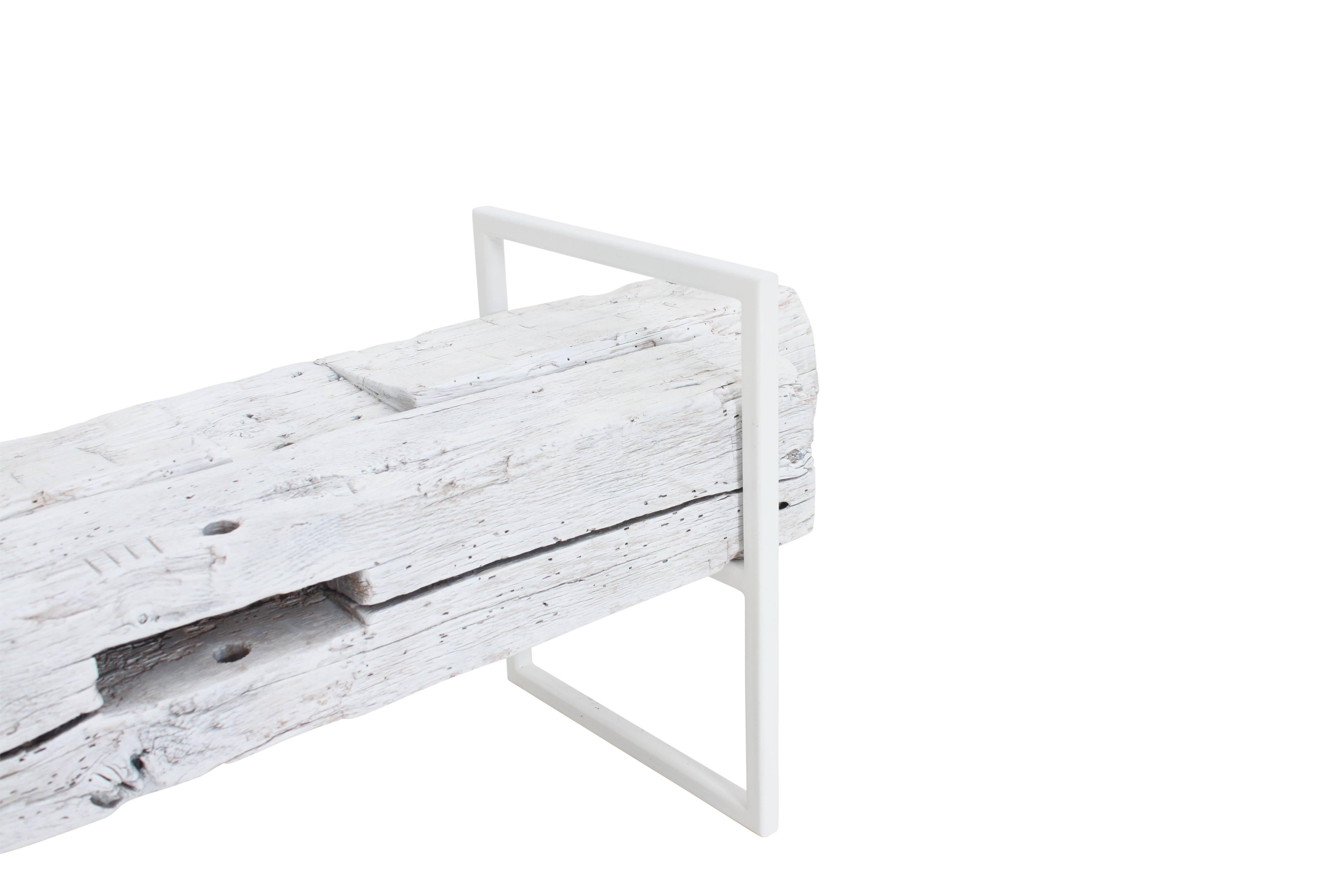 Américain Banc moderne et minimaliste en poutres en bois de chêne récupérées avec cadre en acier soudé en vente