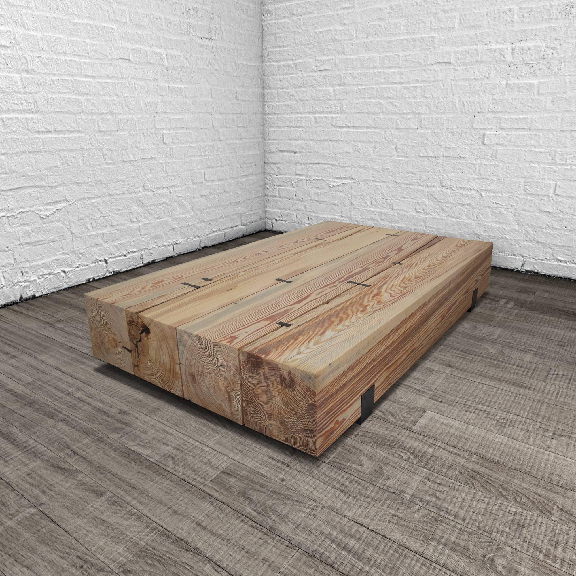Der Begriff Kernkiefer bezieht sich auf das Kernholz der Kiefer, d. h. den nicht lebenden Kern des Baumstamms. Dieses Holz wird von Holzarbeitern wegen seiner Stärke und Widerstandsfähigkeit geschätzt. Ein Zentimeter Kernkiefer erfordert 30 Jahre