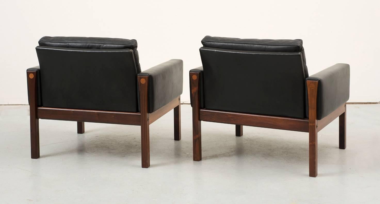 Mid-Century Modern Hans Wegner Pair of AP-62 Chairs in Rosewood and Leather