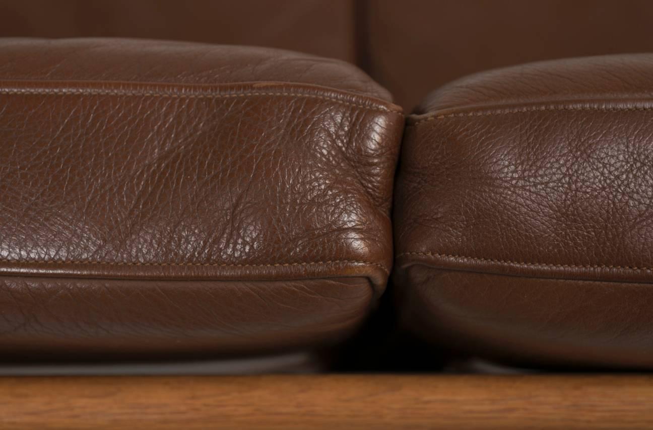 Hans Wegner GE290 Sofa in Oak and Leather In Good Condition In Sylacauga, AL