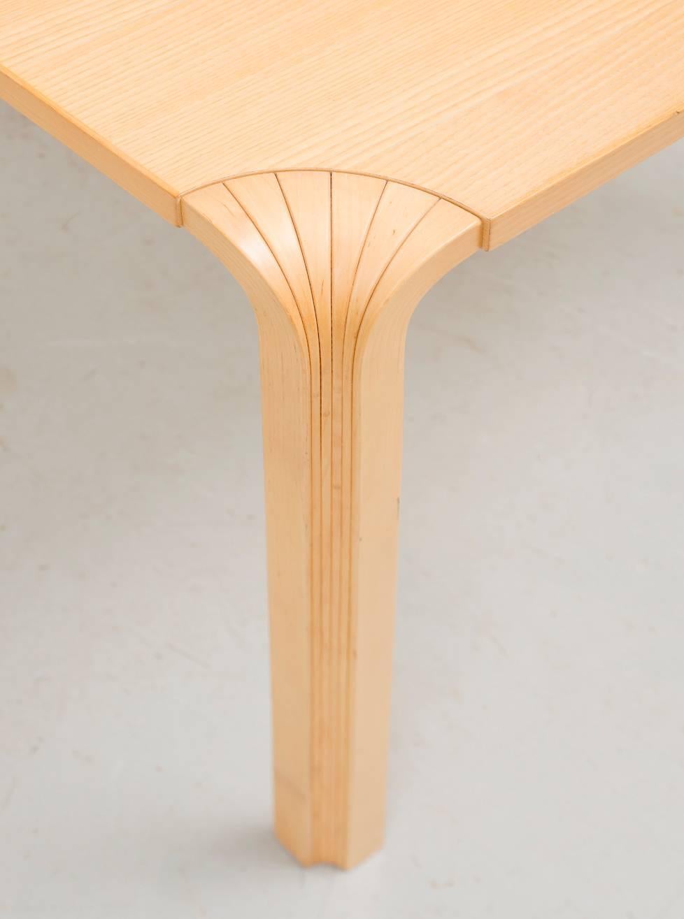 fan leg table