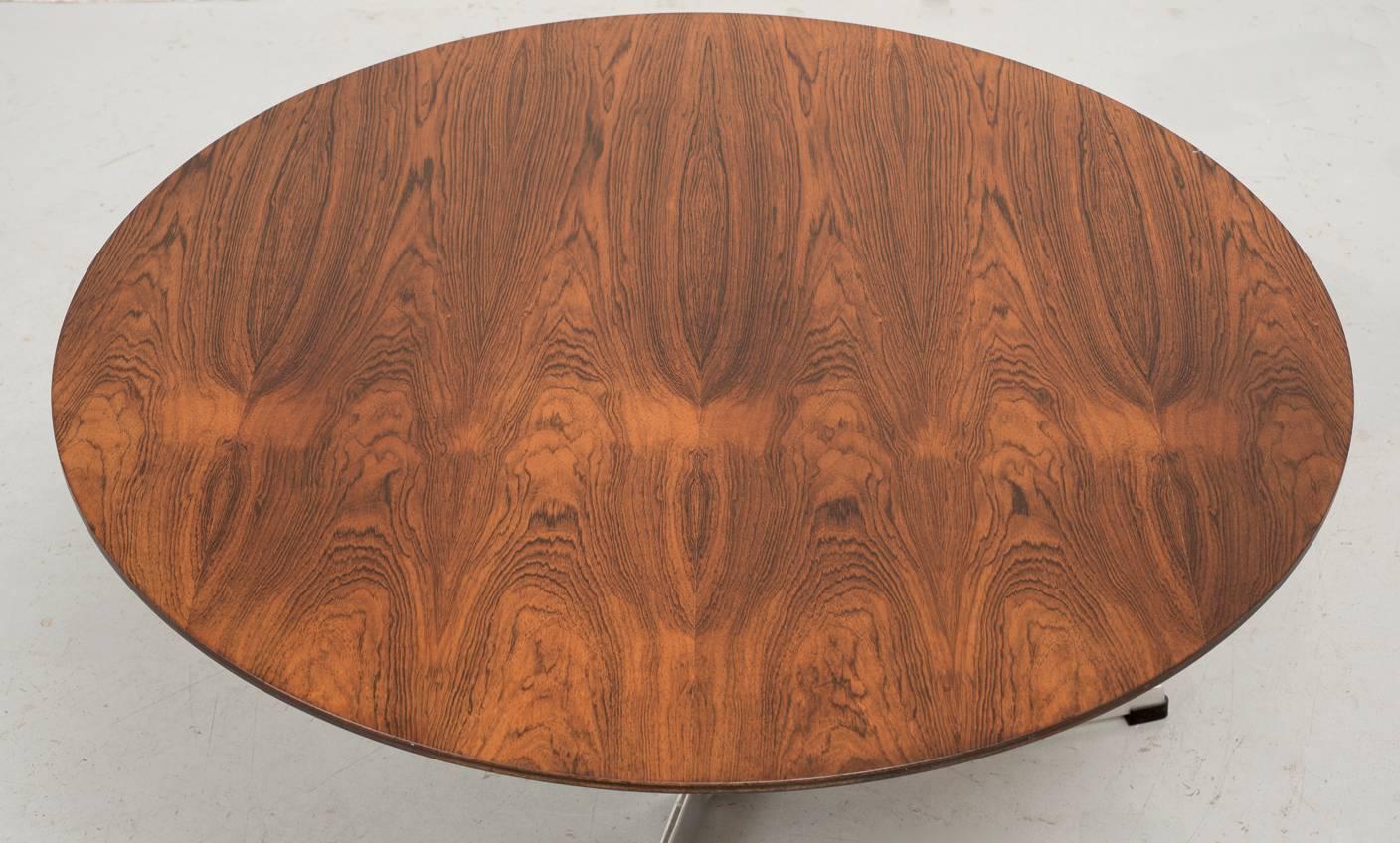 Stunning Brazilian rosewood coffee table by Arne Jacobsen for Fritz Hansen, circa 1960s. This example with dramatic wood grain on rosewood top and early tripod base.