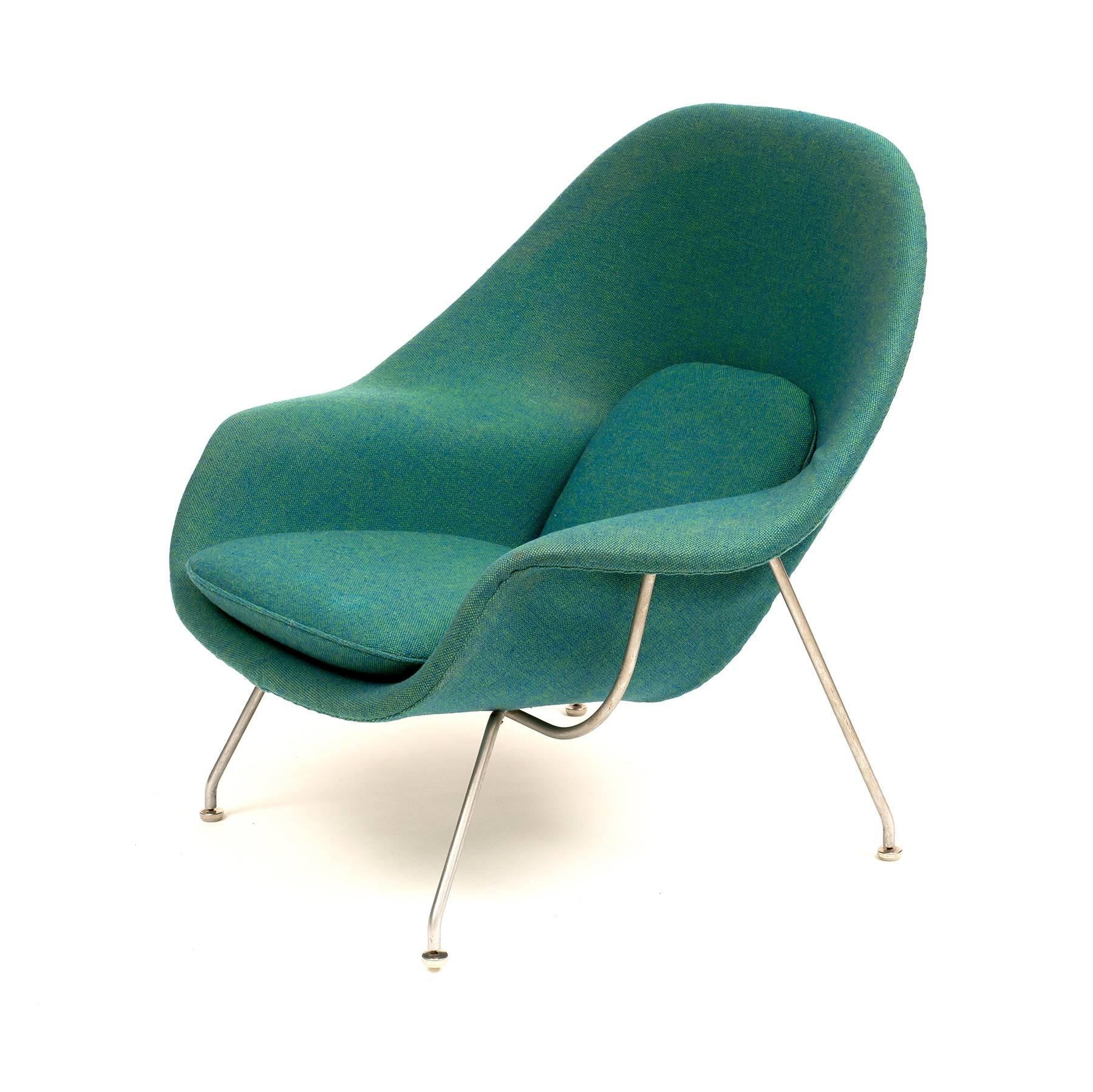 An original womb chair by Eero Saarinen for Knoll in original Knoll blue or green wool, 1970s.
