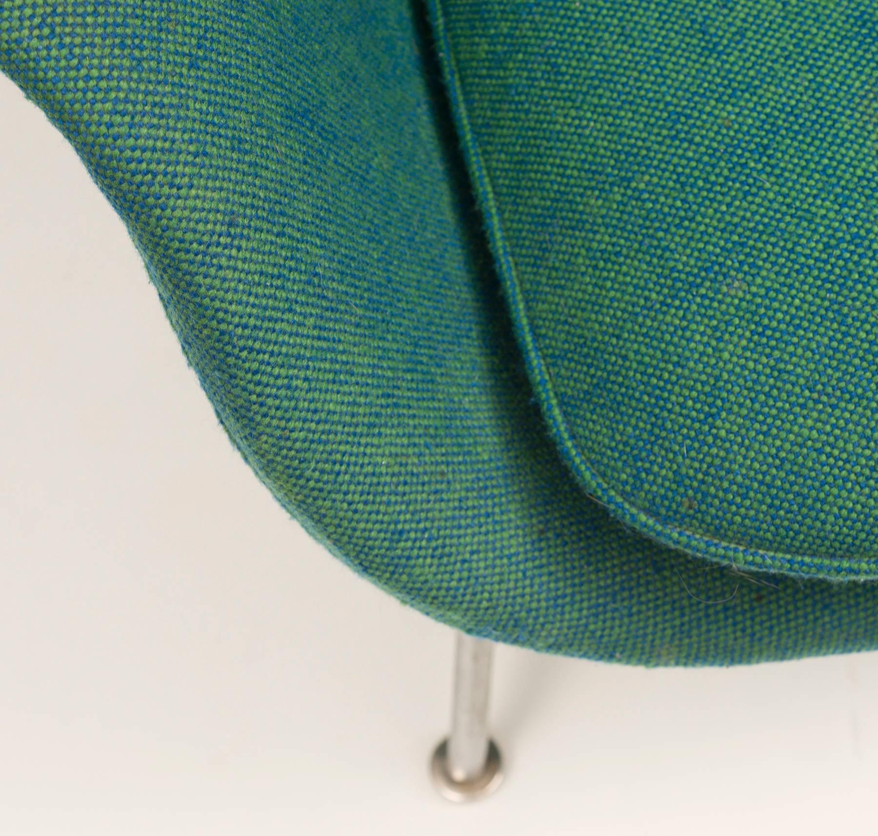 Womb Chair by Eero Saarinen for Knoll in Original Knoll Fabric, 1970s In Good Condition In Sylacauga, AL