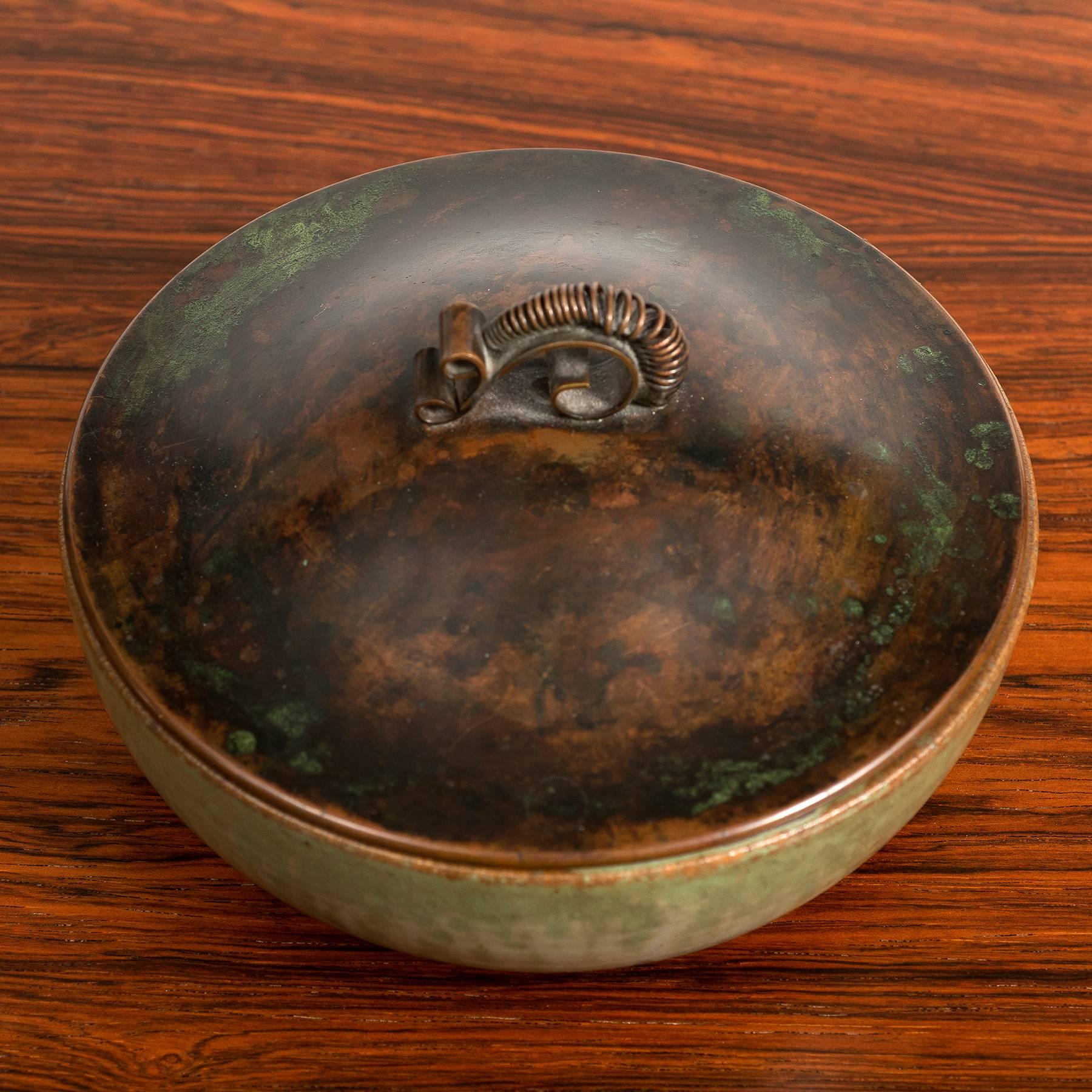 stoneware bowl with lid