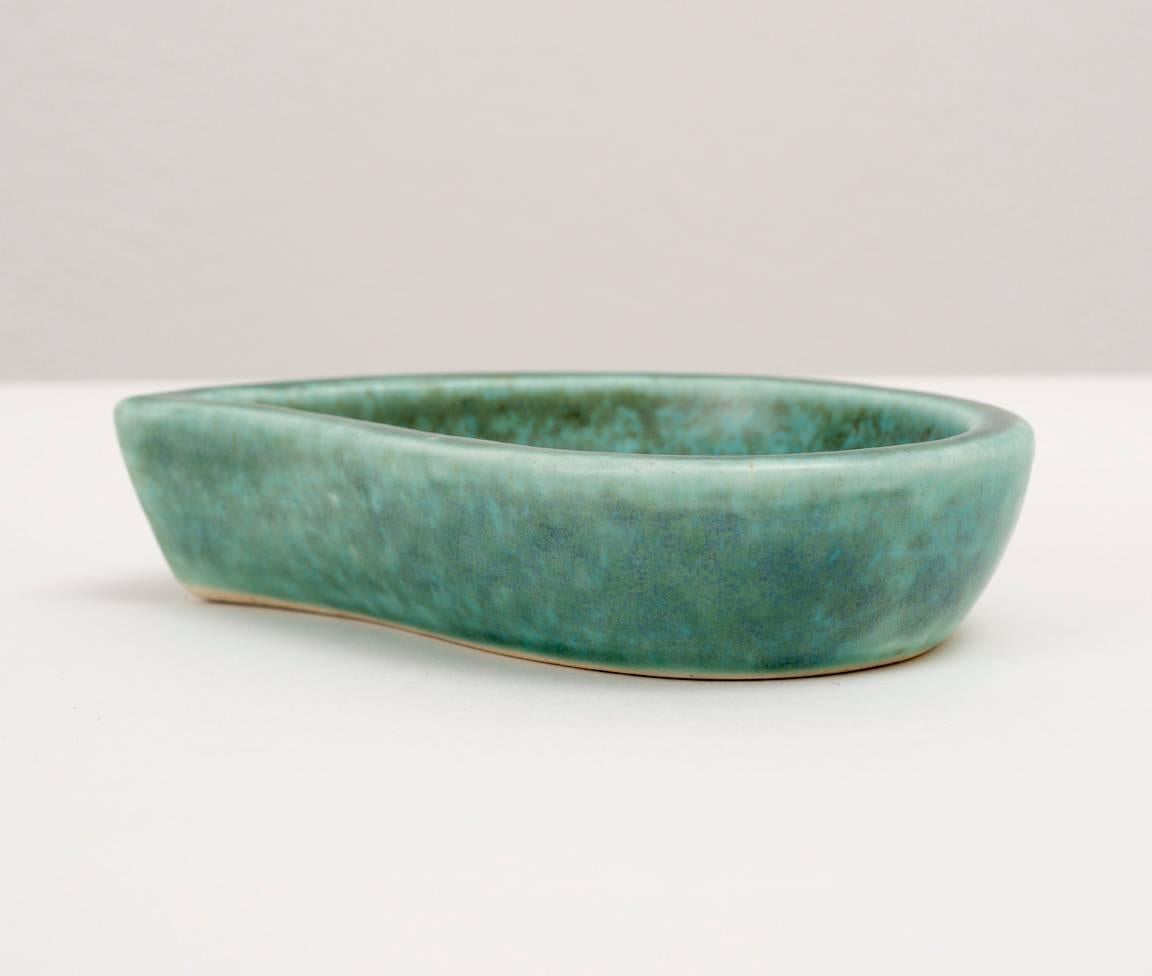 Leaf form bowl by Eva Staehr Nielsen in a variegated blue-green glaze, Saxbo, 1950s.