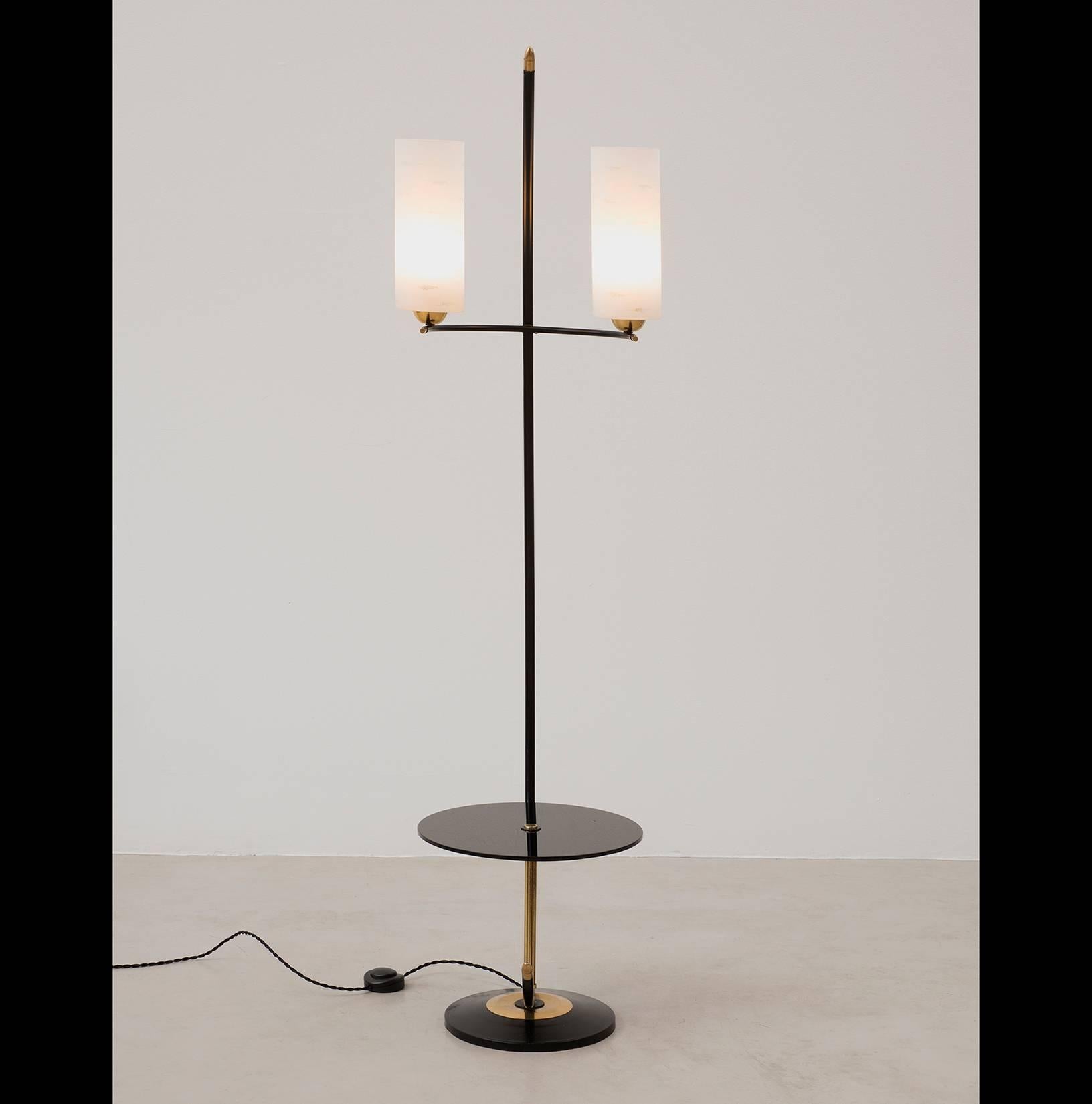 French Floor Lamp in Brass and Black Lacquer with Etched Glass Diffusers, 1950s In Excellent Condition For Sale In Sylacauga, AL