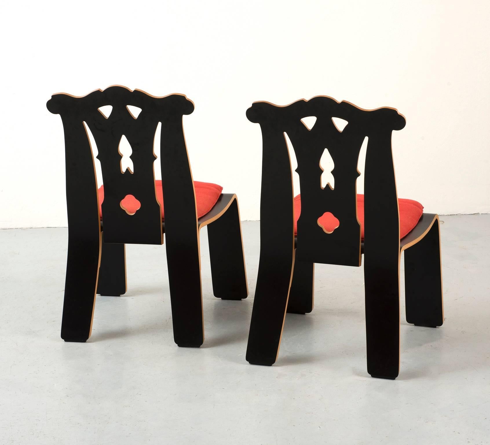 A pair of Postmodern chairs by Robert Venturi in black laminate and plywood with original red wool upholstery for Knoll, circa 1984.