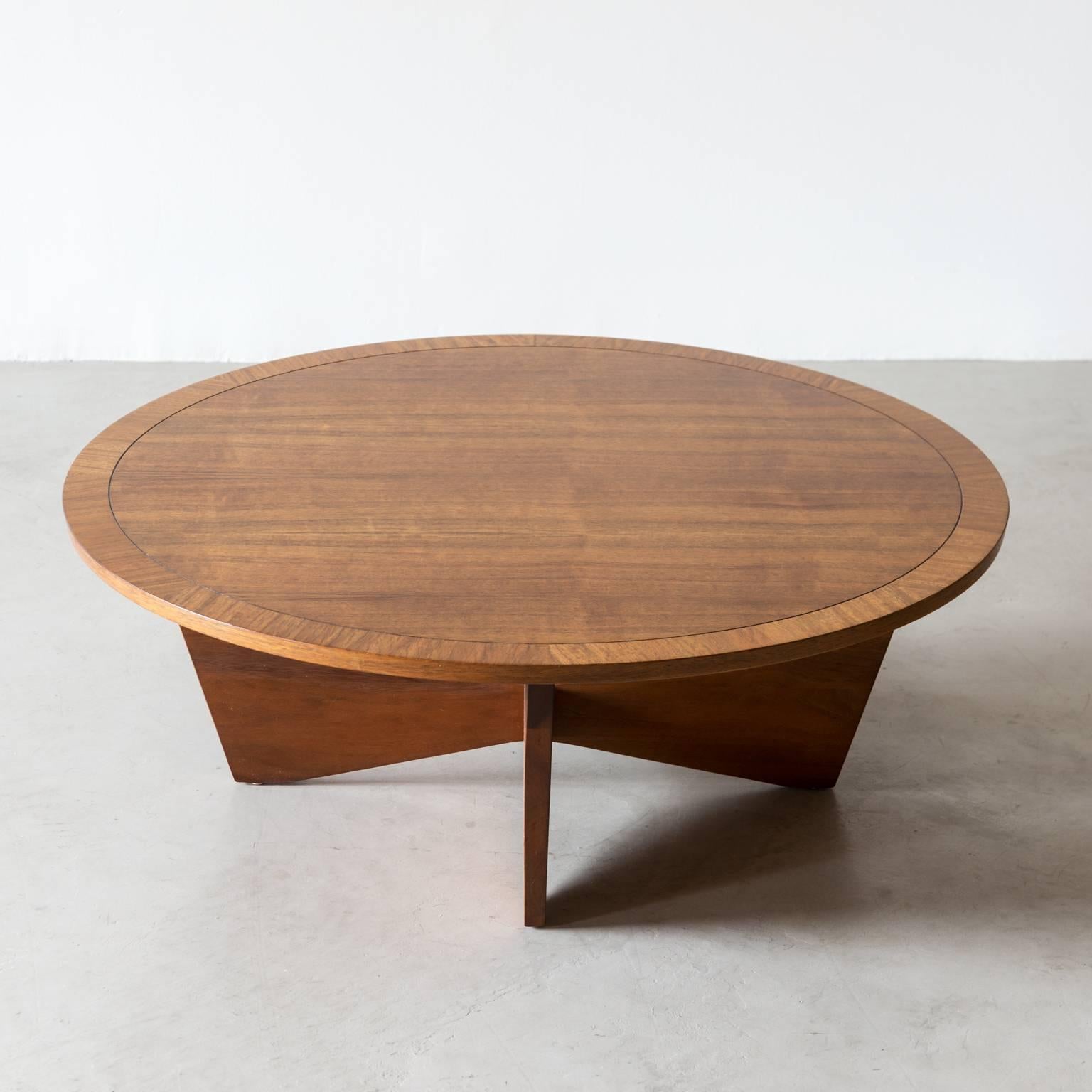 Rare George Nakashima Coffee Table in Laurel and Walnut for Widdicomb, 1962 In Excellent Condition In Sylacauga, AL