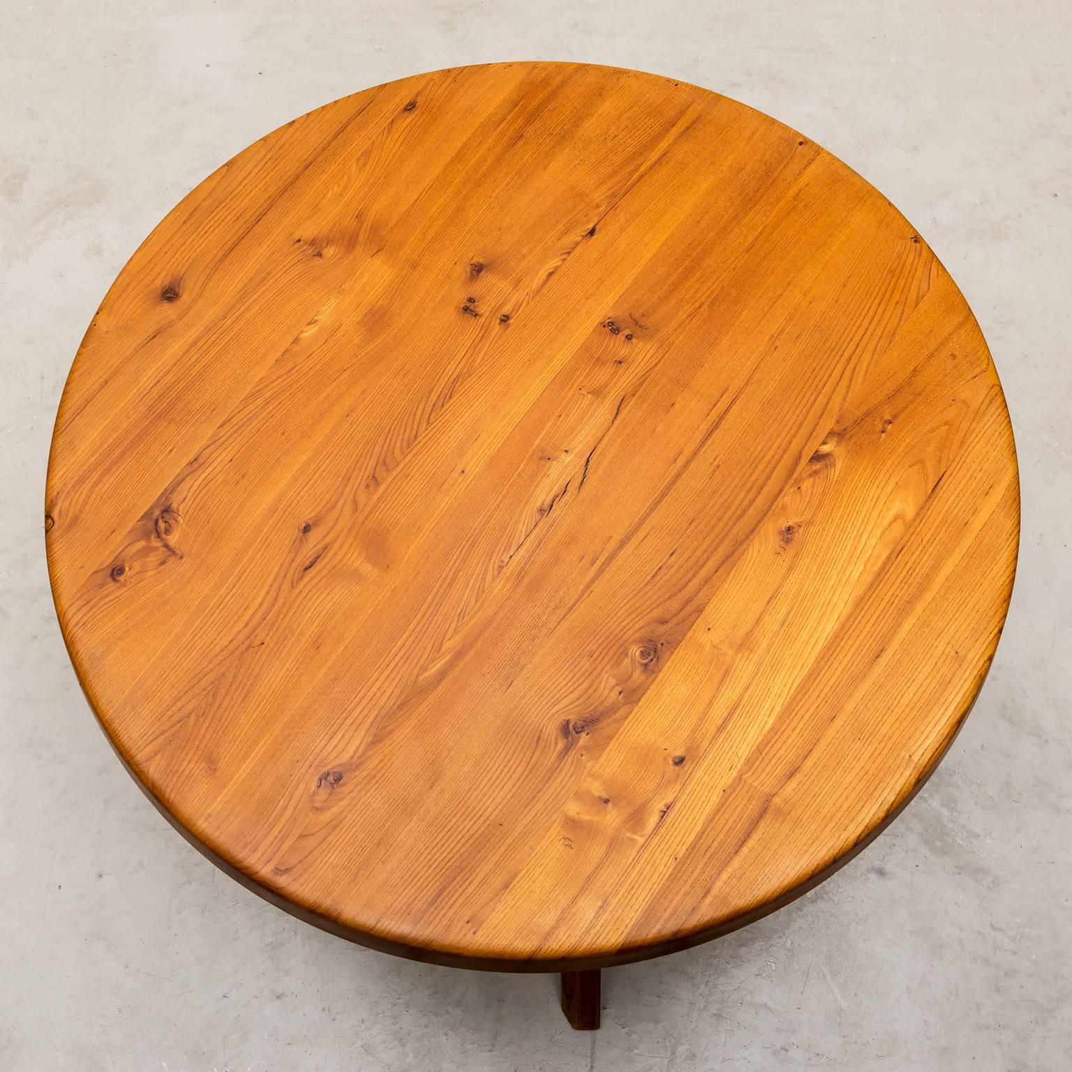 Handsome dining table, model T21, by Pierre Chapo in solid elm for Atelier Pierre Chapo, France, 1960s.