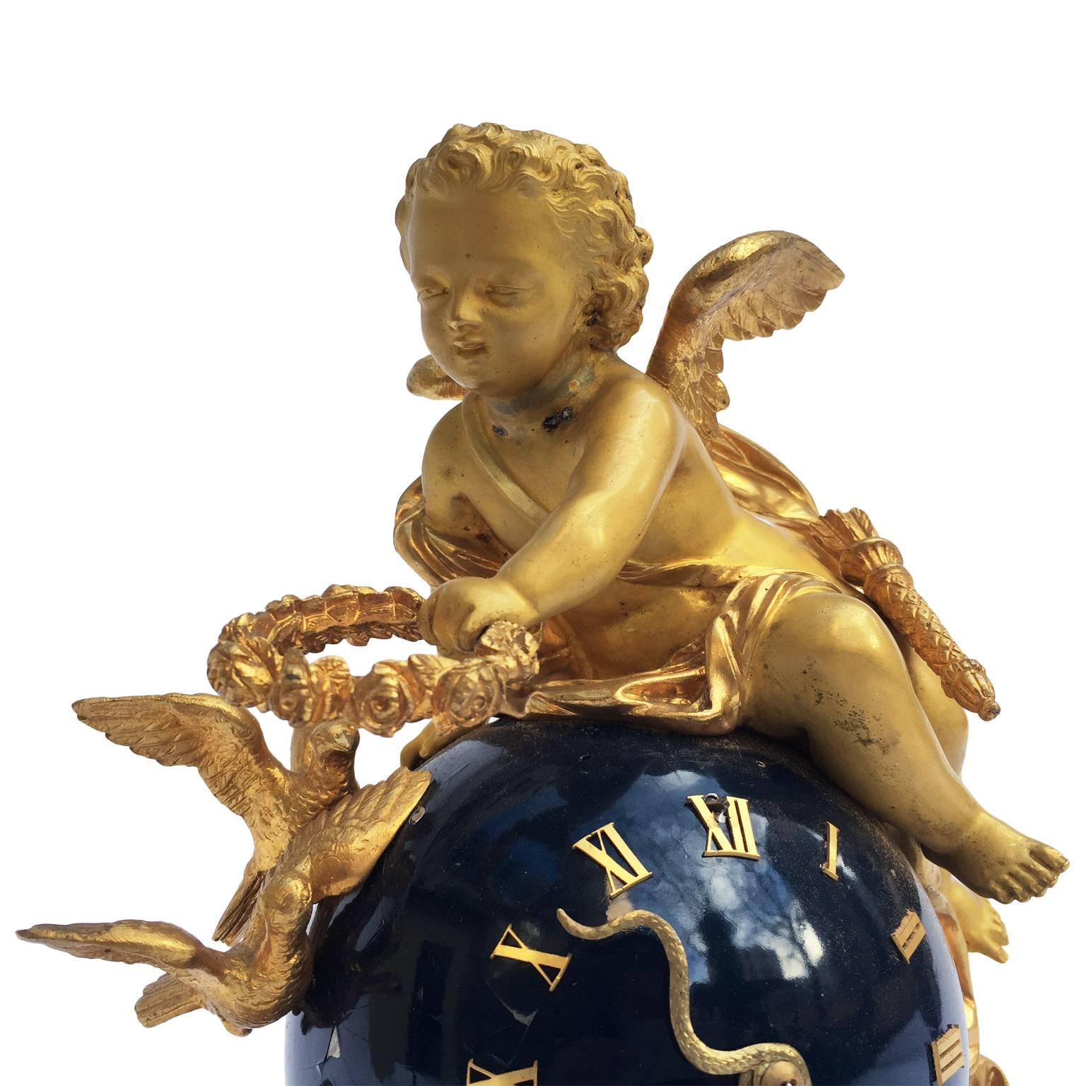 19th century gilt bronze table clock with cherubs, depicting painting and sculpture arts allegory. This unusual ormolu table clock is richly decorated with gilt cast bronze scrolling ornamental motifs, of very good quality chasing and with angels.