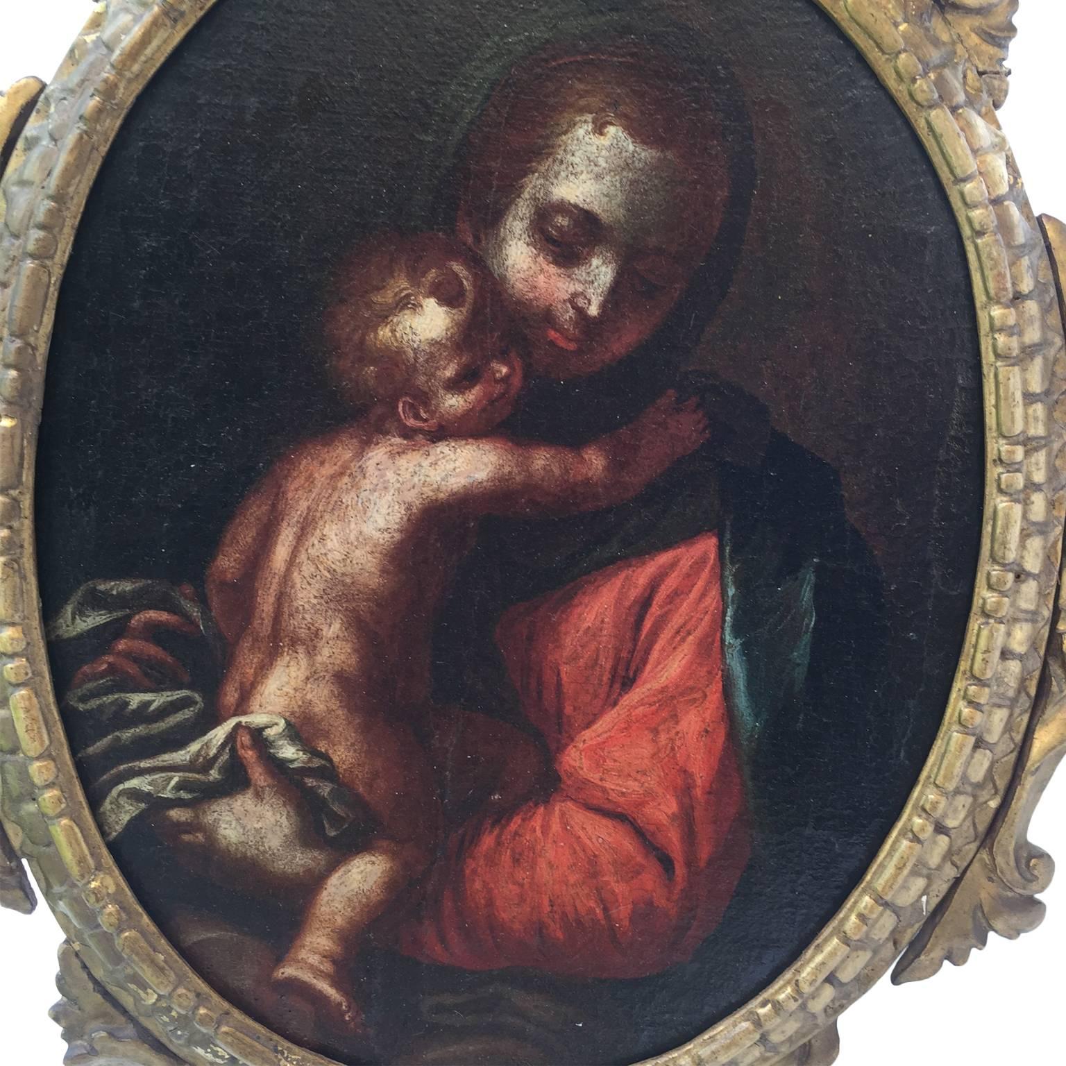 18th century Italian oil on canvas religious painting depicting Mary turned toward the Child in a tender embrace, in a sweet atmosphere. This lovely painting of Venetian school dates back to late 18th century.
The work is set within a later oval