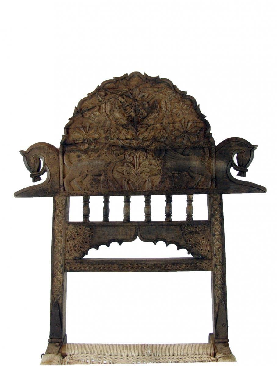 Indischer Klappstuhl aus handgeschnitztem Teakholz Pida Low Chair (Stammeskunst)