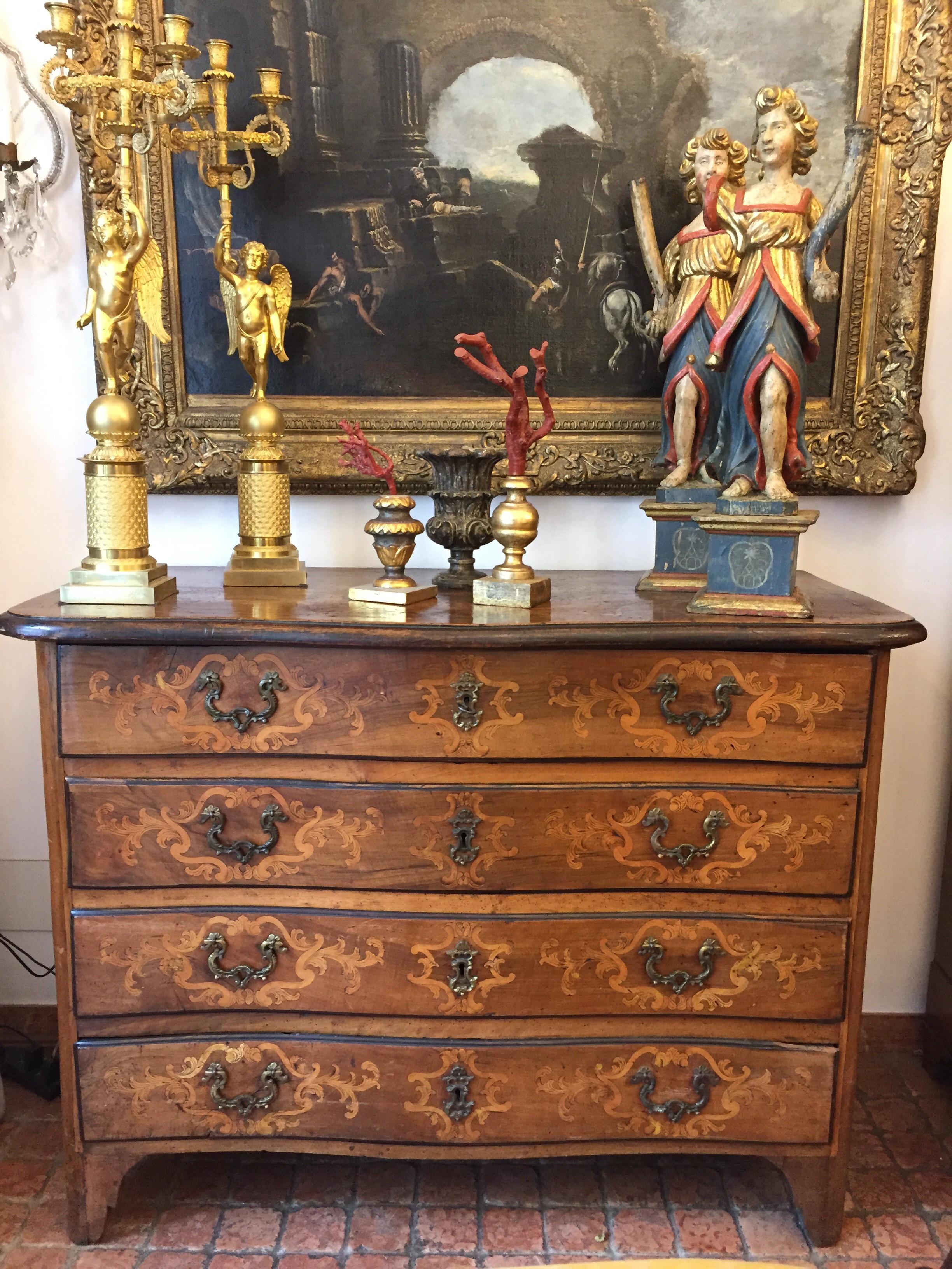 An Italian antique walnut chest of drawers from Piedmonte, dating back to the late 18th century. Four deep drawers, serpentine shaped front, top, sides and front are fully decorated by floral and vegetal pattern inlays. 
Great patina, bronze