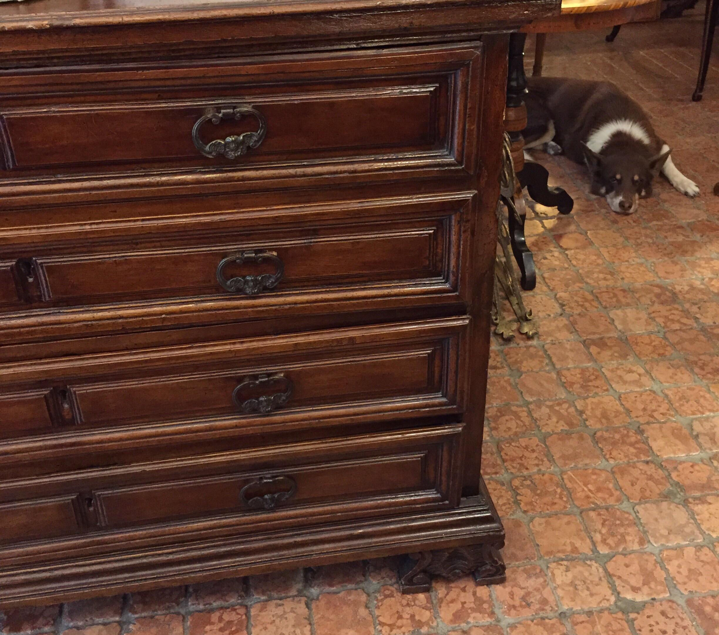 Northern Italian Baroque Walnut Commode 18th Century Chest of Four Drawers 11