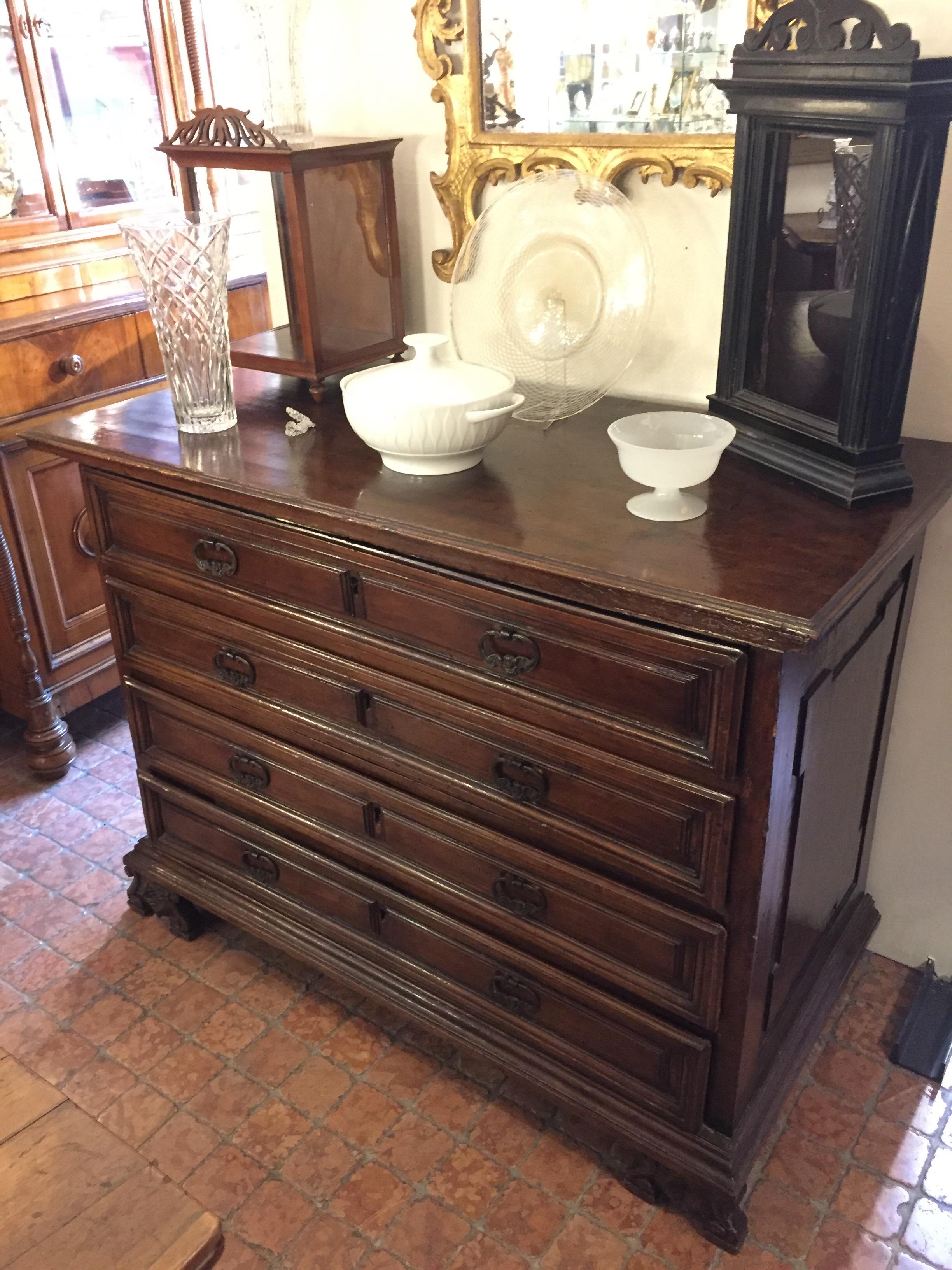 Northern Italian Baroque Walnut Commode 18th Century Chest of Four Drawers 15