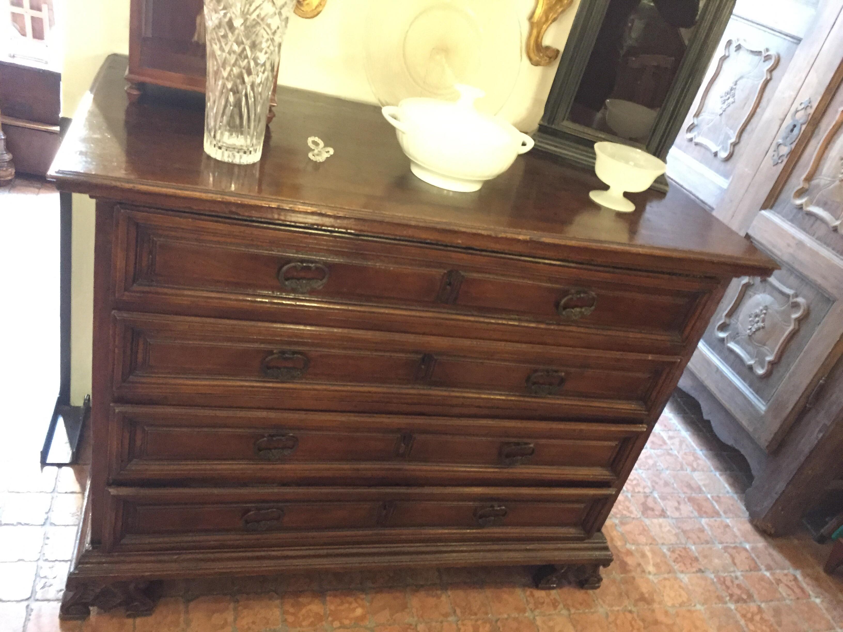 Northern Italian Baroque Walnut Commode 18th Century Chest of Four Drawers 16