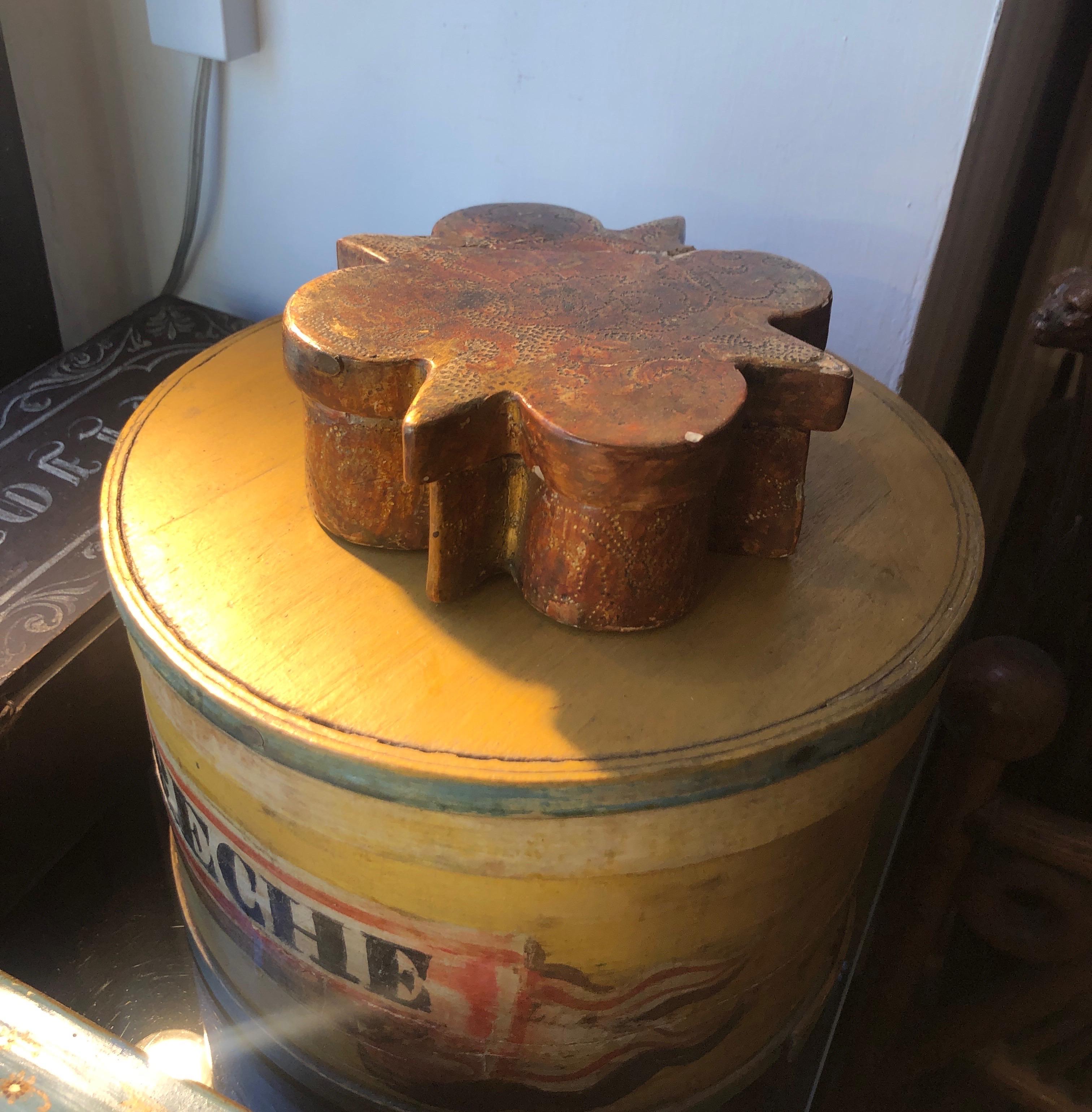 18th Century Italian Florentine Silver-leaf Polylobed Engraved Box  For Sale 4