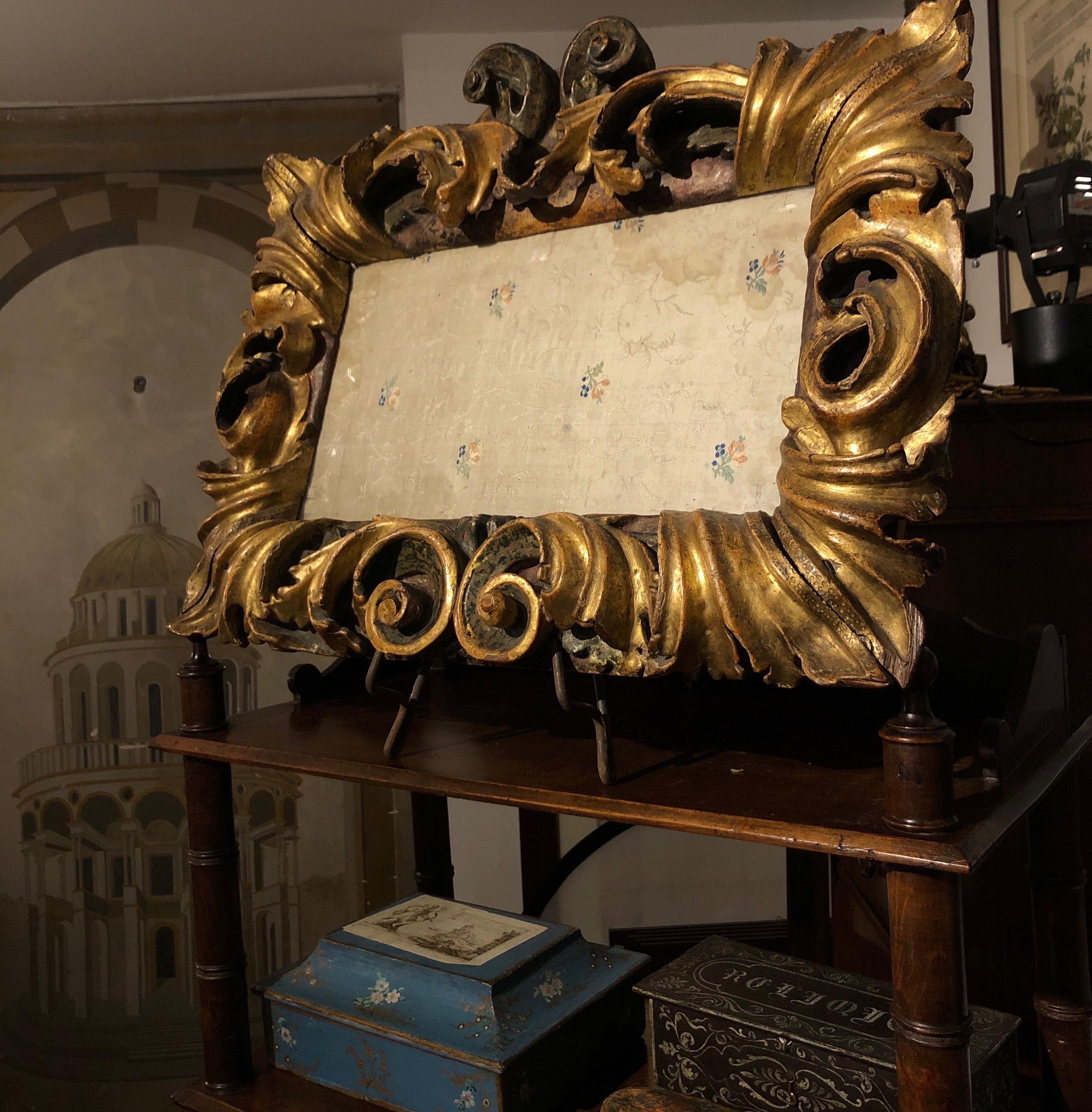 Italian Baroque Gilded Cartouche Sculpted Frame Early 1600s For Sale 6