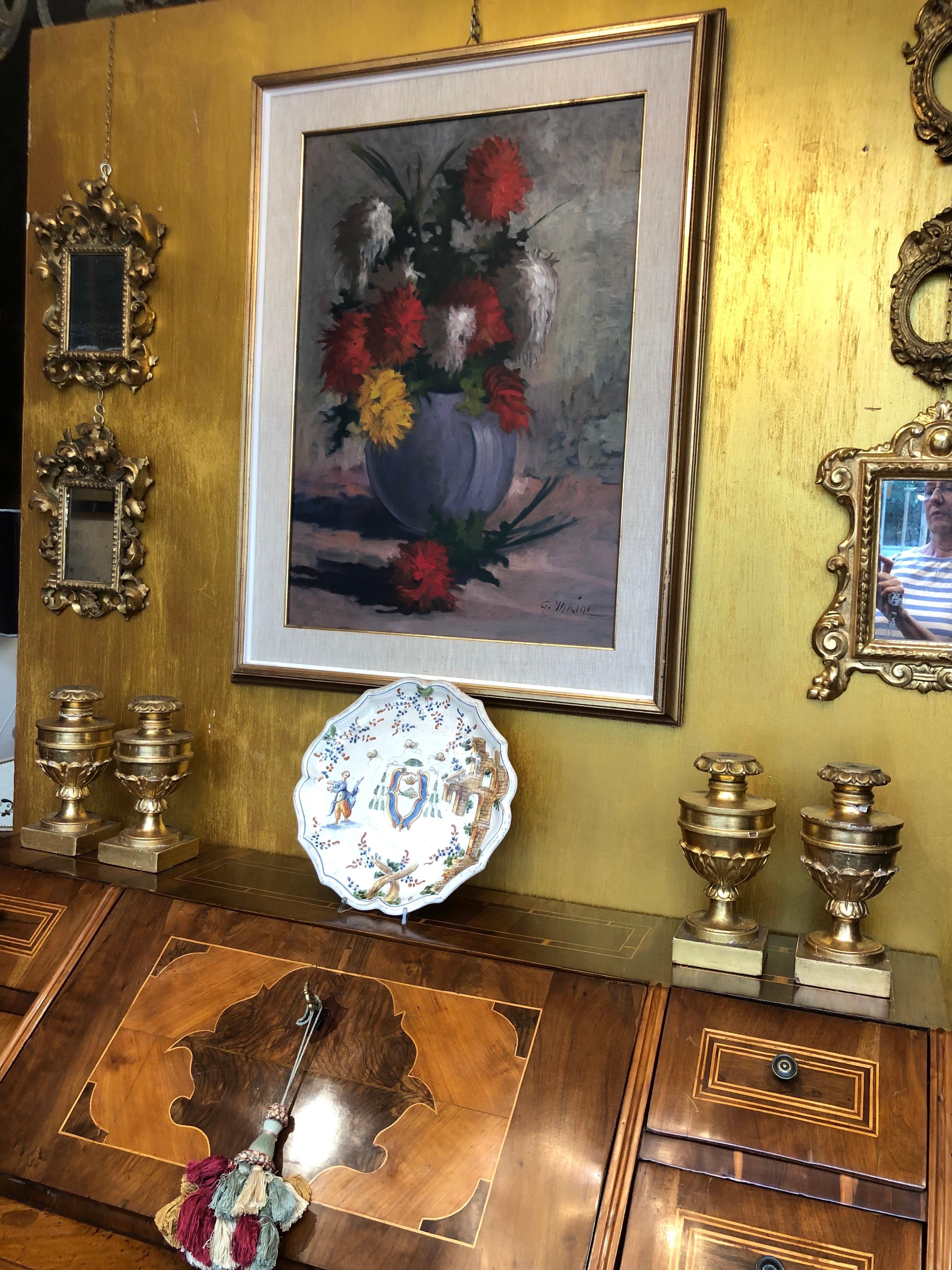 Maiolica Italiana Piatto 1700s Decoro Policromo Floreale con Stemma Araldico 4
